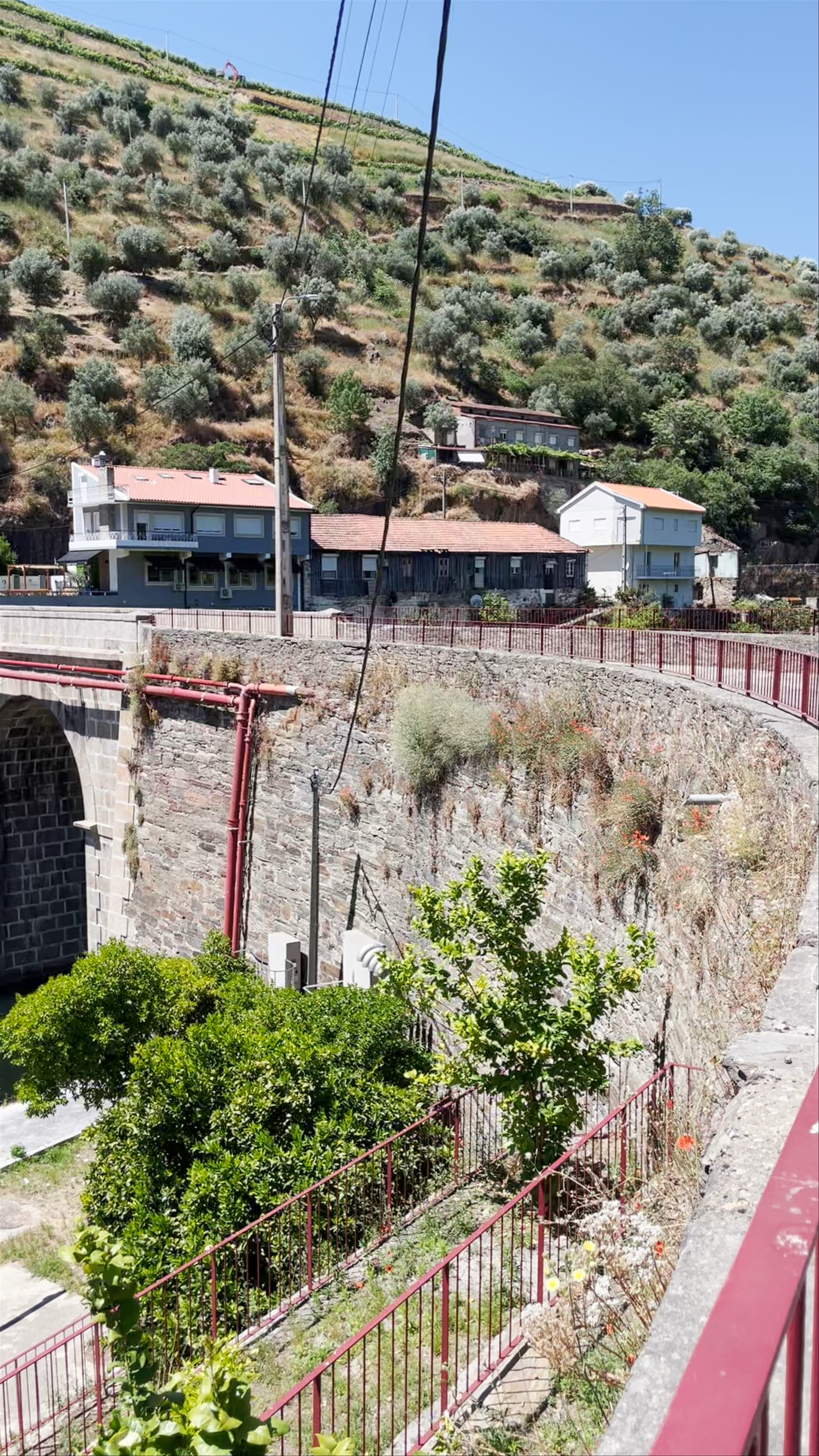 Ponte rodoviária sobre o rio Pinhão