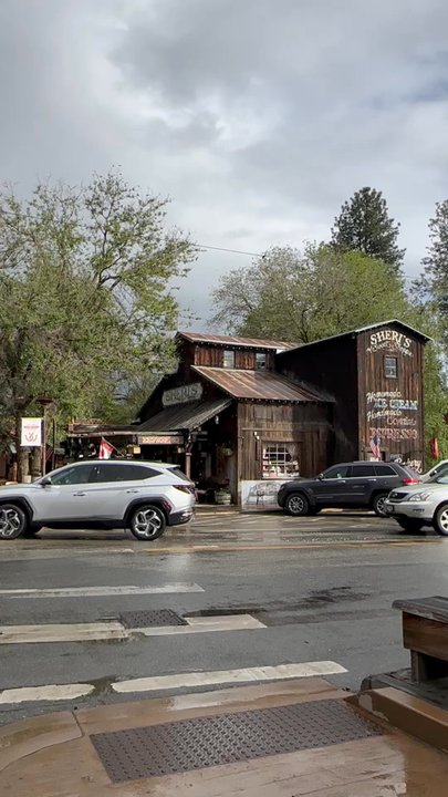 Sheri's Sweet Shoppe - Ice Cream & Frozen Yogurt Near Me - Winthrop, Washington