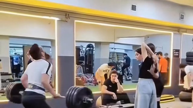wait..... weight Prank #gym 
Dont try this