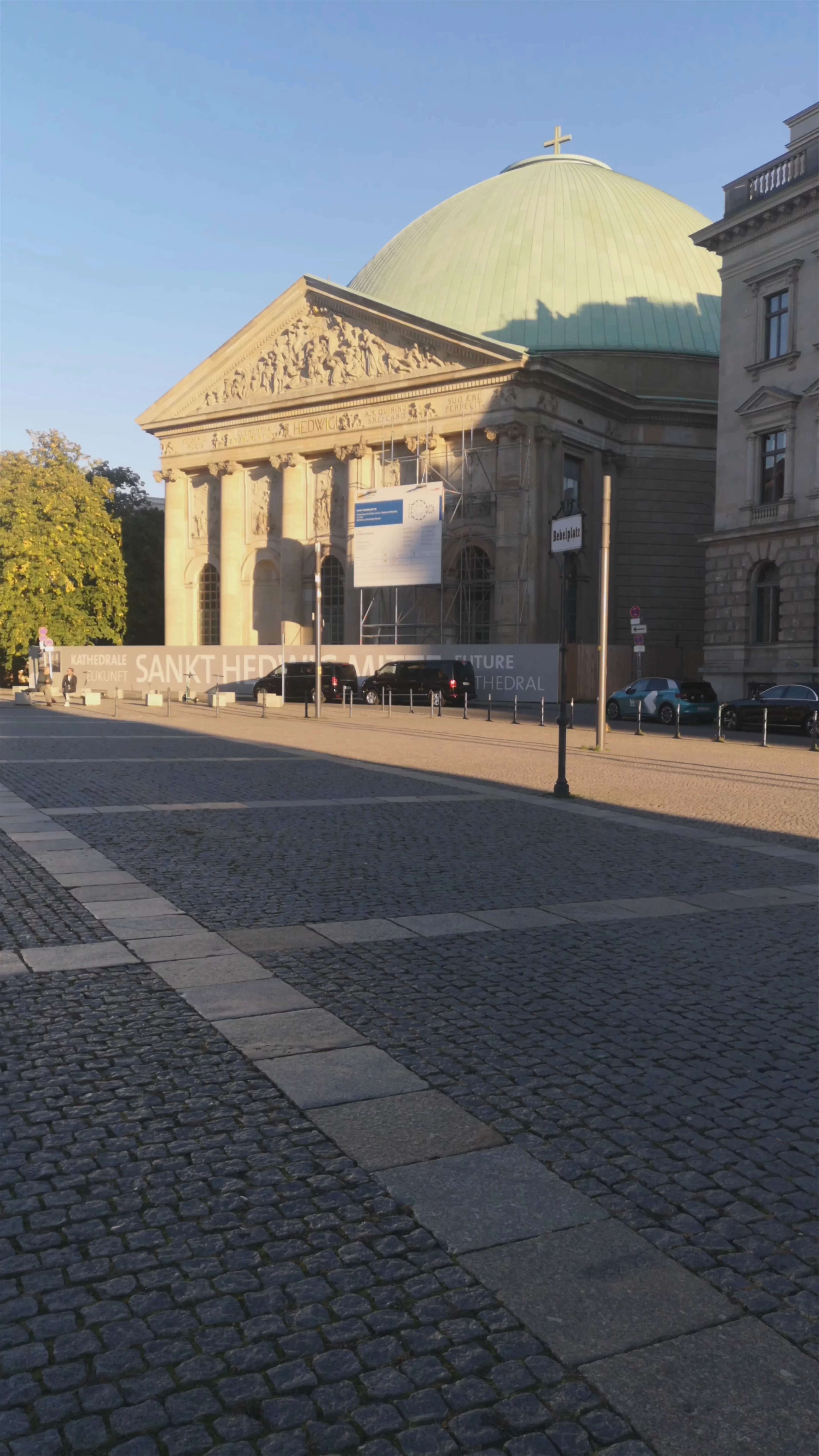 Bebelplatz, Unter den Linden