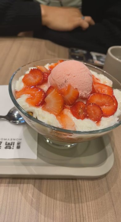 Honeymoon Dessert - Strawberry cheese tiramisu with ice cream - Desserts Near Me - Markham, Ontario