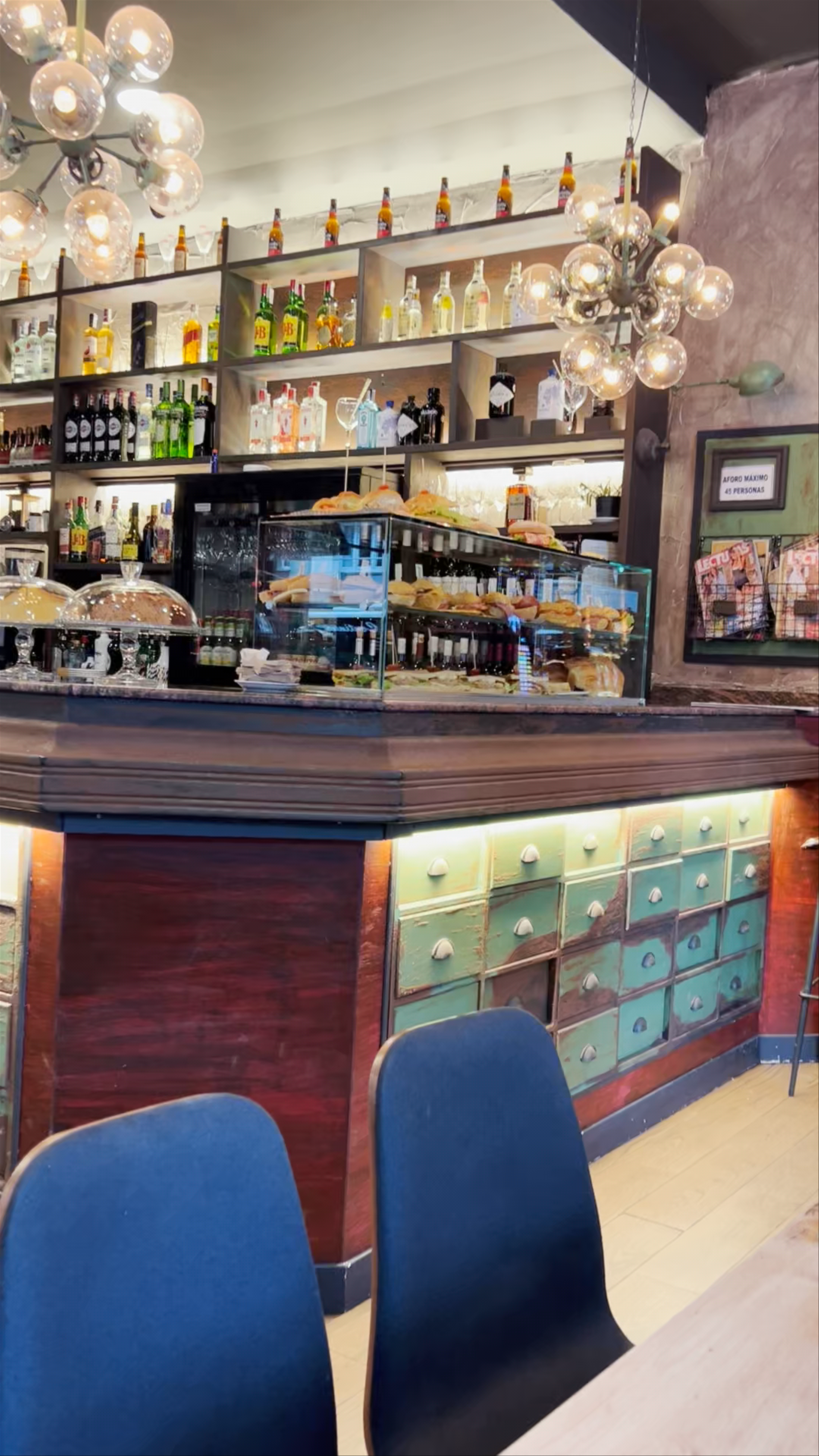 Orígenes: Cozy Bar Vibes in Gijón, Spain