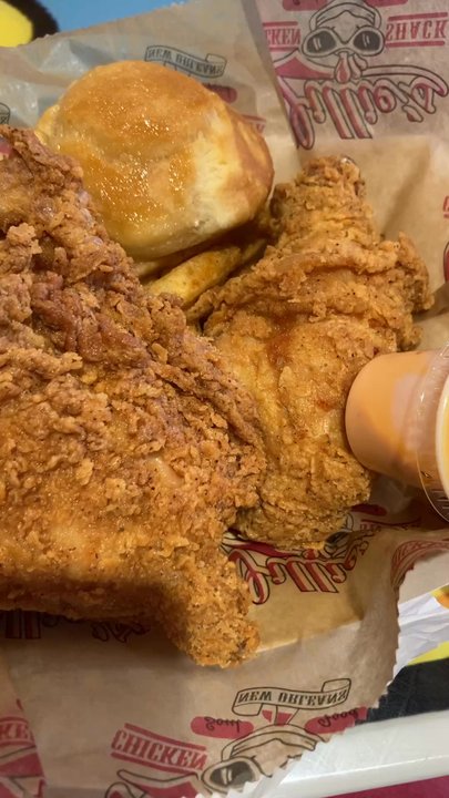 Willie's Chicken Shack - 2 piece fried chicken combo - Chicken Wings Near Me - New Orleans, Louisiana