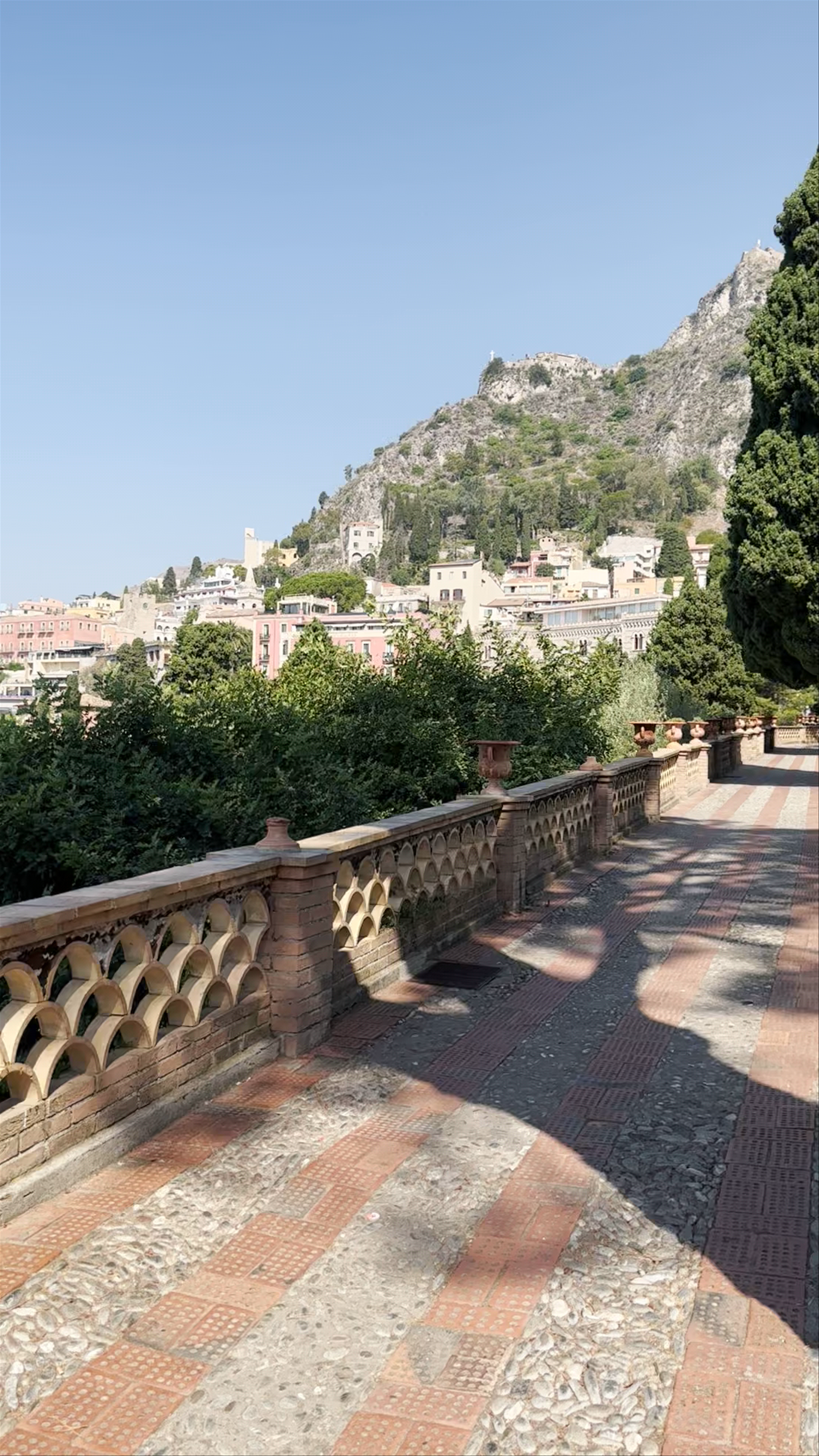 Villa Comunale di Taormina: Sunlit Views and Serene Gardens