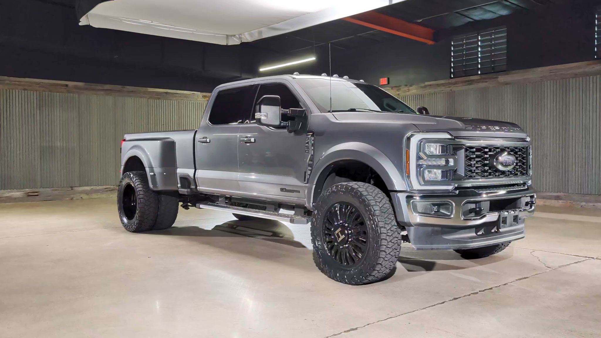 Lifted Trucks - #T33793 - 2024 Ford F-450 Super Duty Lariat Crew Cab