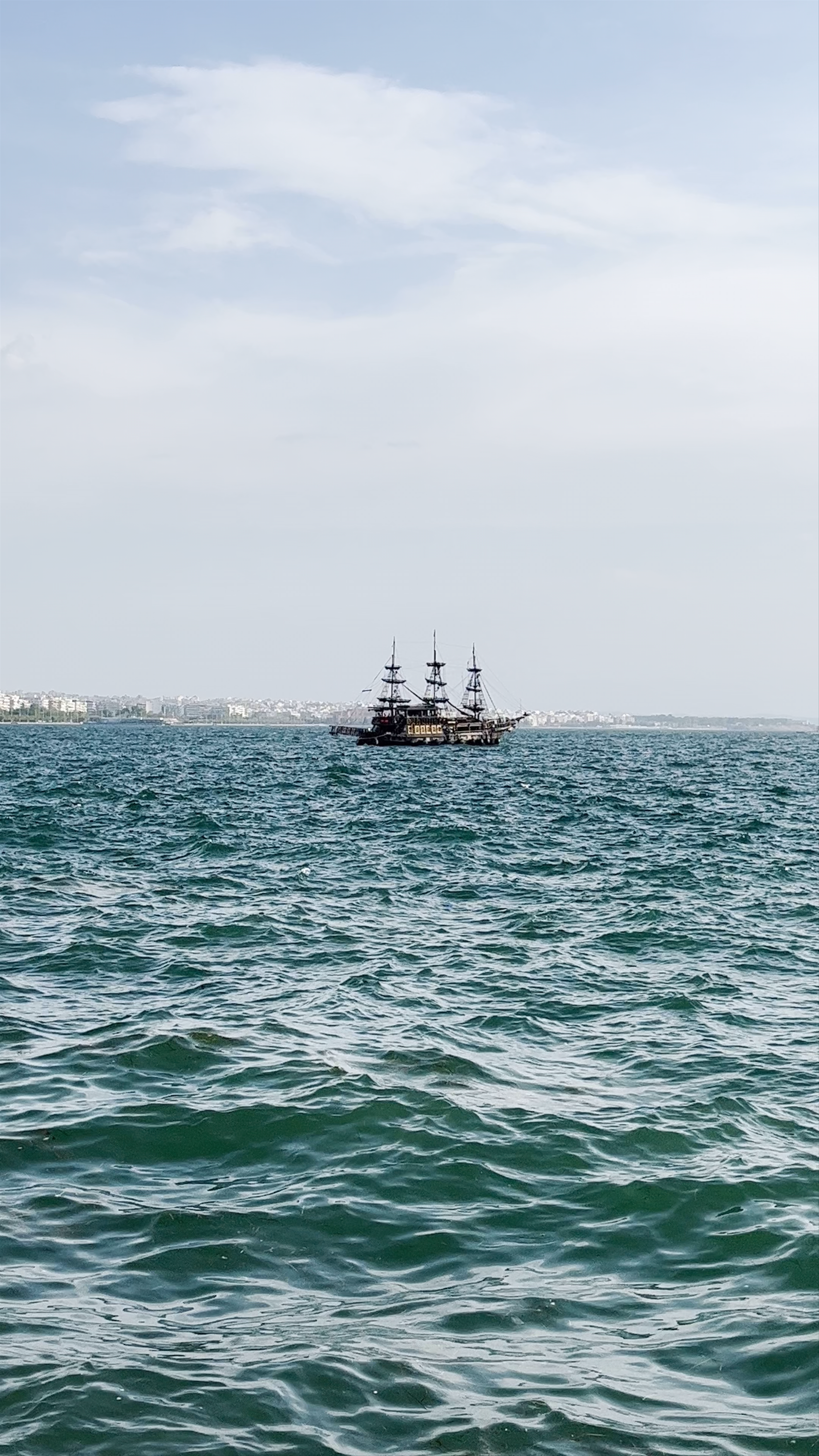 White Tower of Thessaloniki: Historic Waterfront Walk in Greece