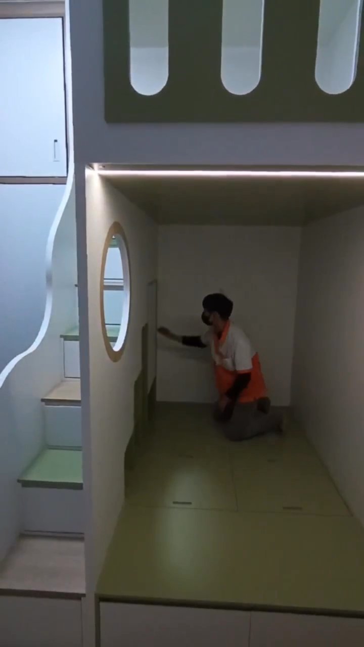 Phòng ngủ giường tầng cho 2 bé trai nhà anh Dũng