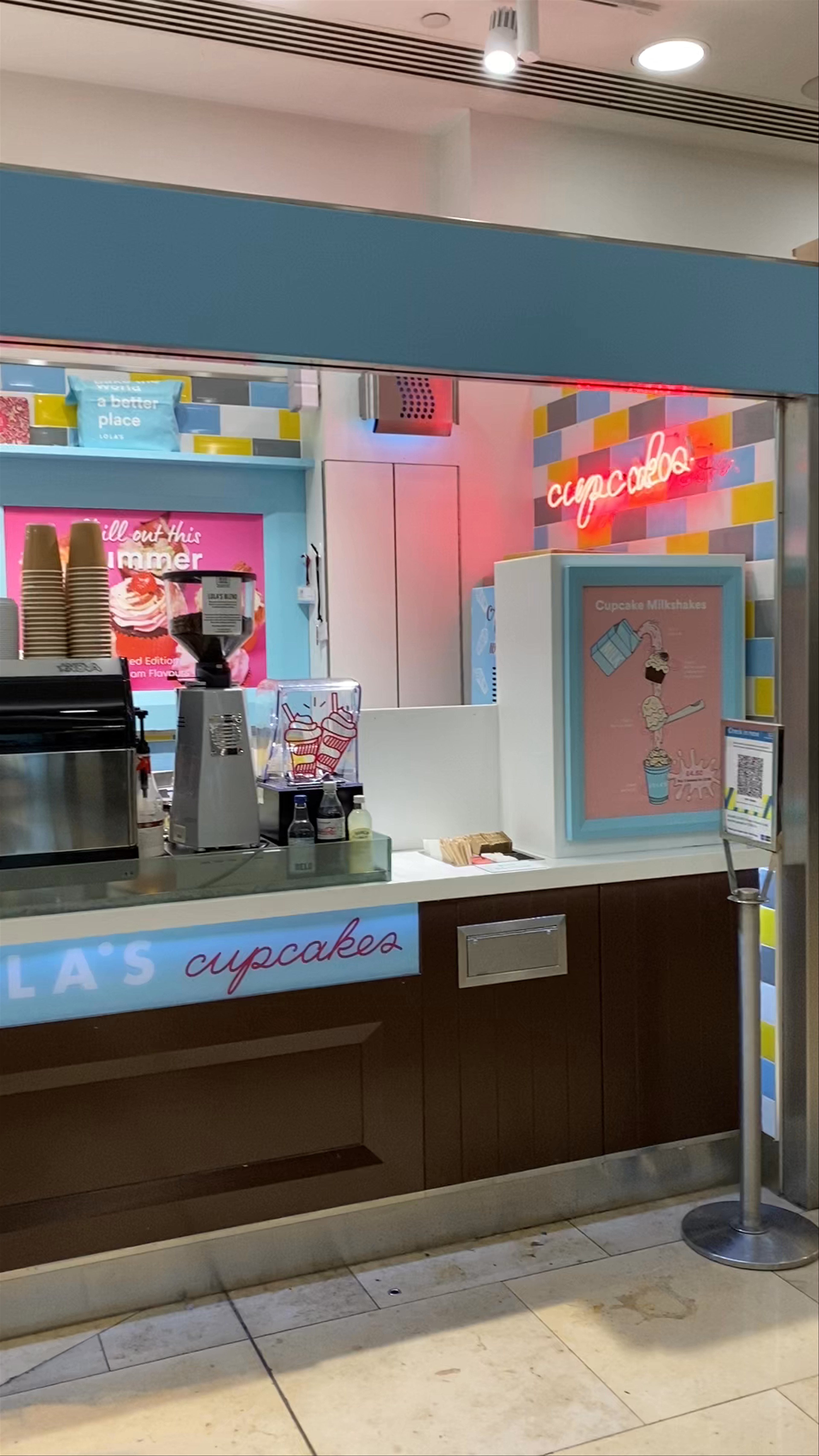 Lola's Cupcakes Canary Wharf: Sweet Treats in London