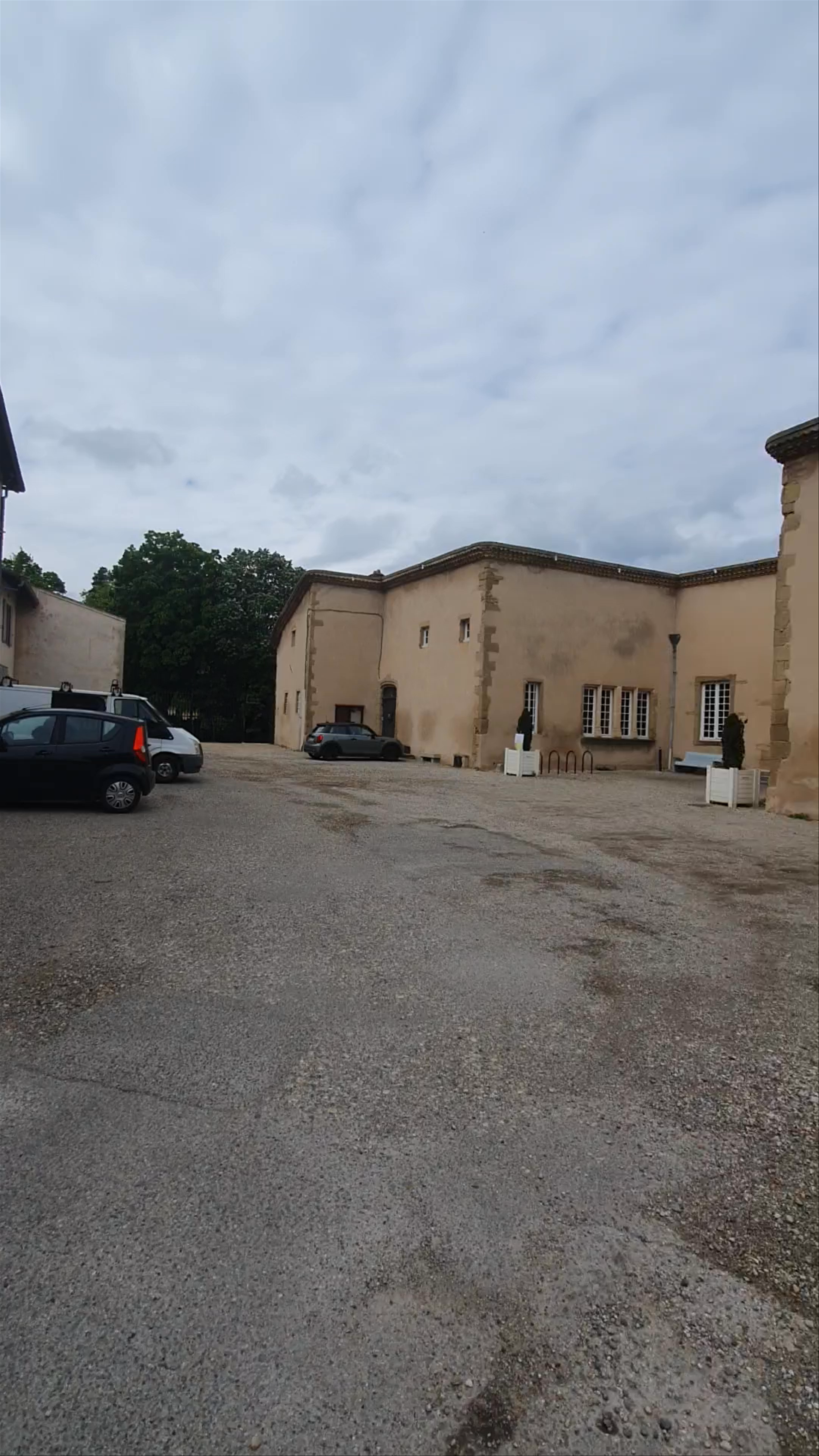 Centre Culturel du Château de la Porte: Historic Charm and Scenic Views in Ternay, France