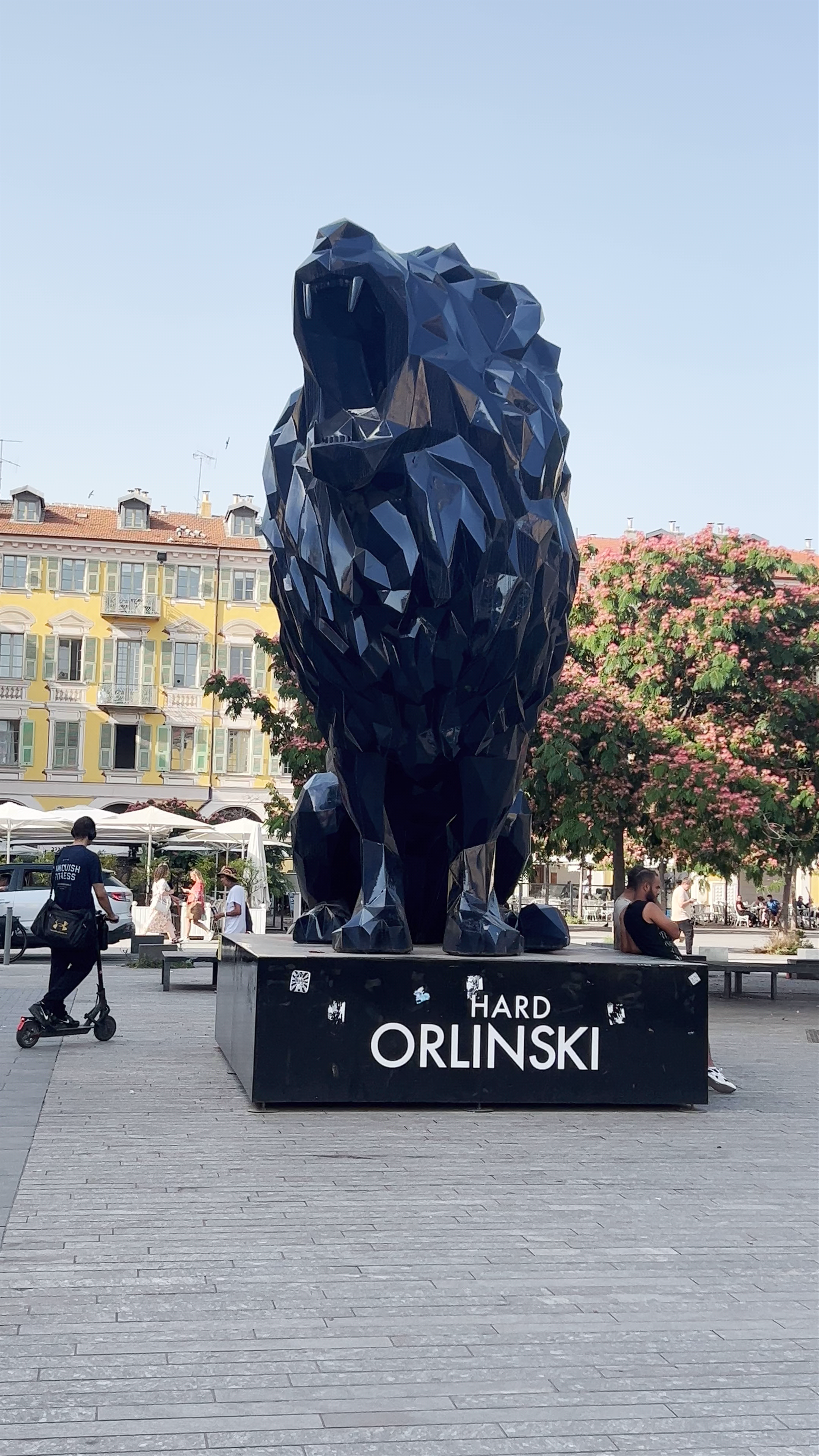 Place Garibaldi: Iconic Modern Art Lion Sculpture in Nice