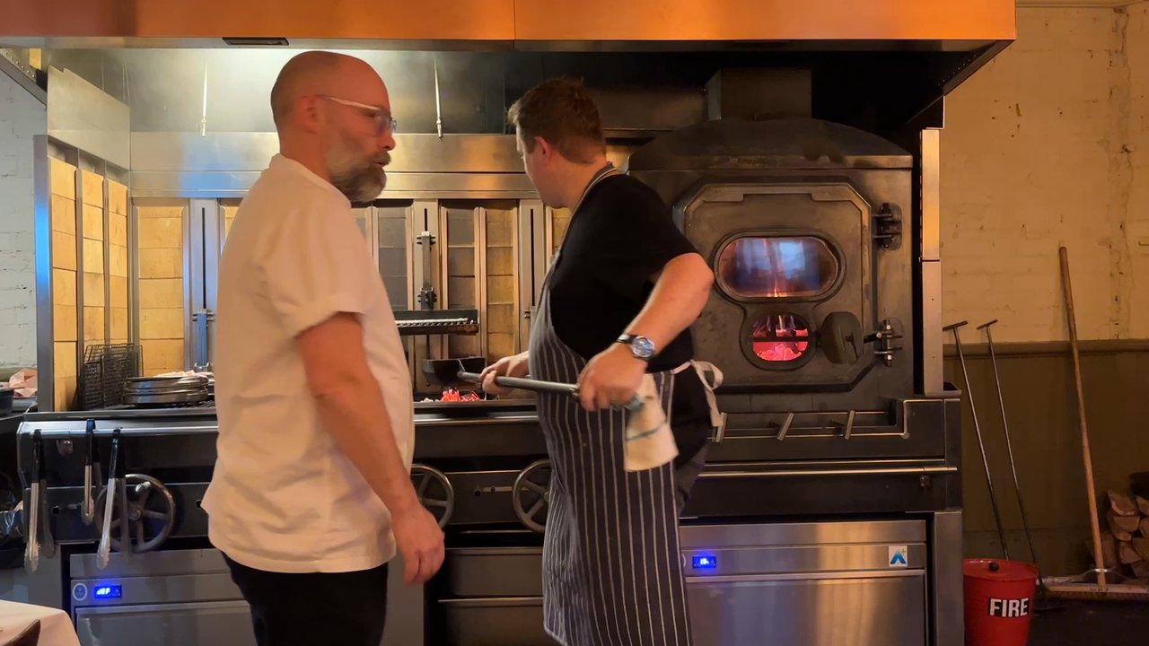 Devonshire Arms - Stoking the fire - Pubs Near Me - London, XGL