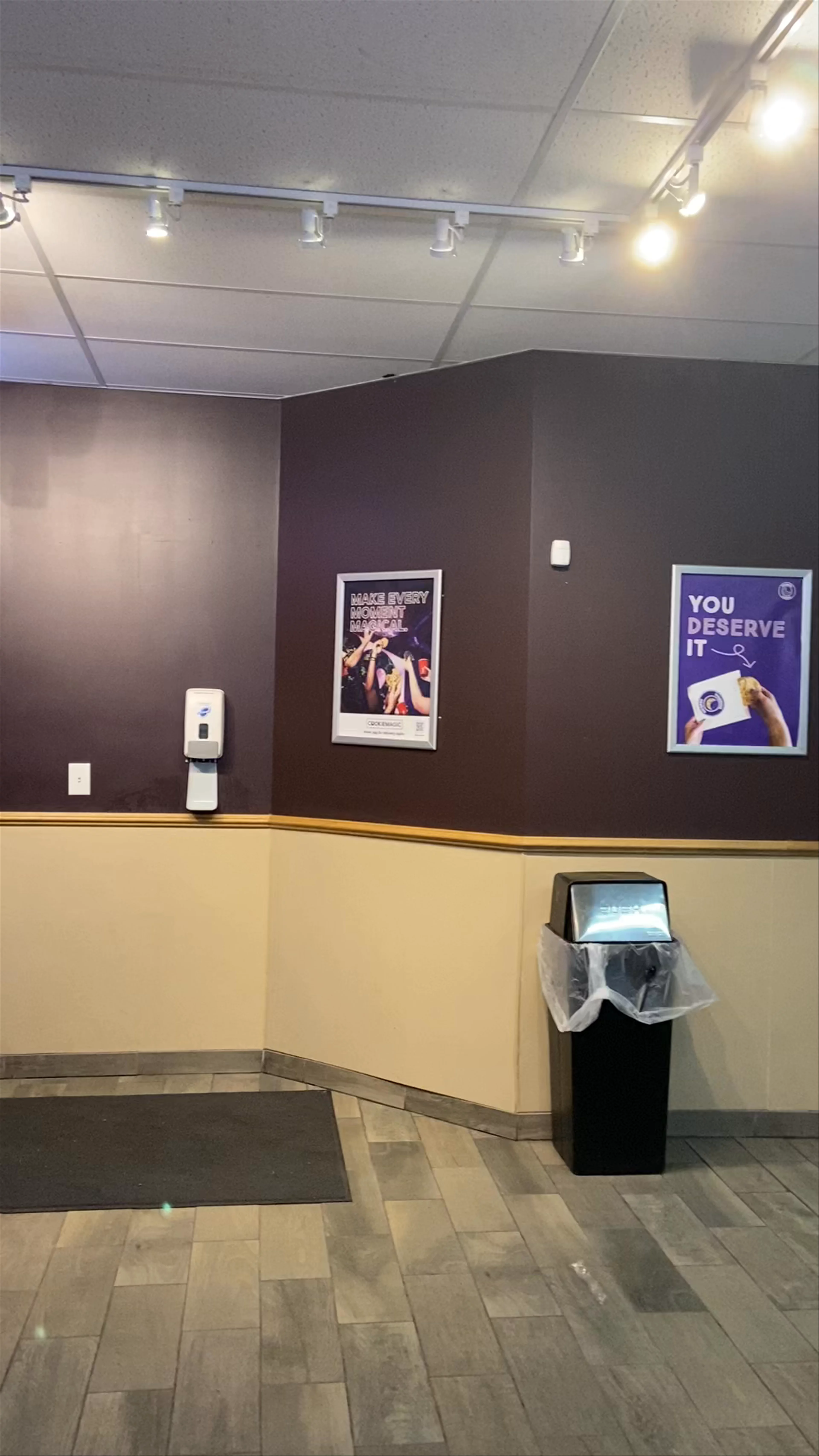 Insomnia Cookies, College Avenue