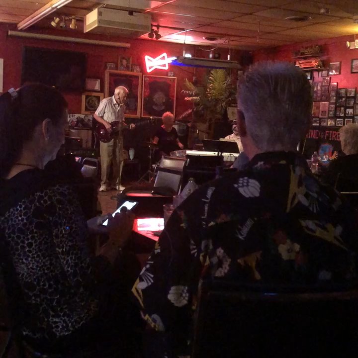 Willie's Lounge - Dive Bars Near Me - Dallas, Texas