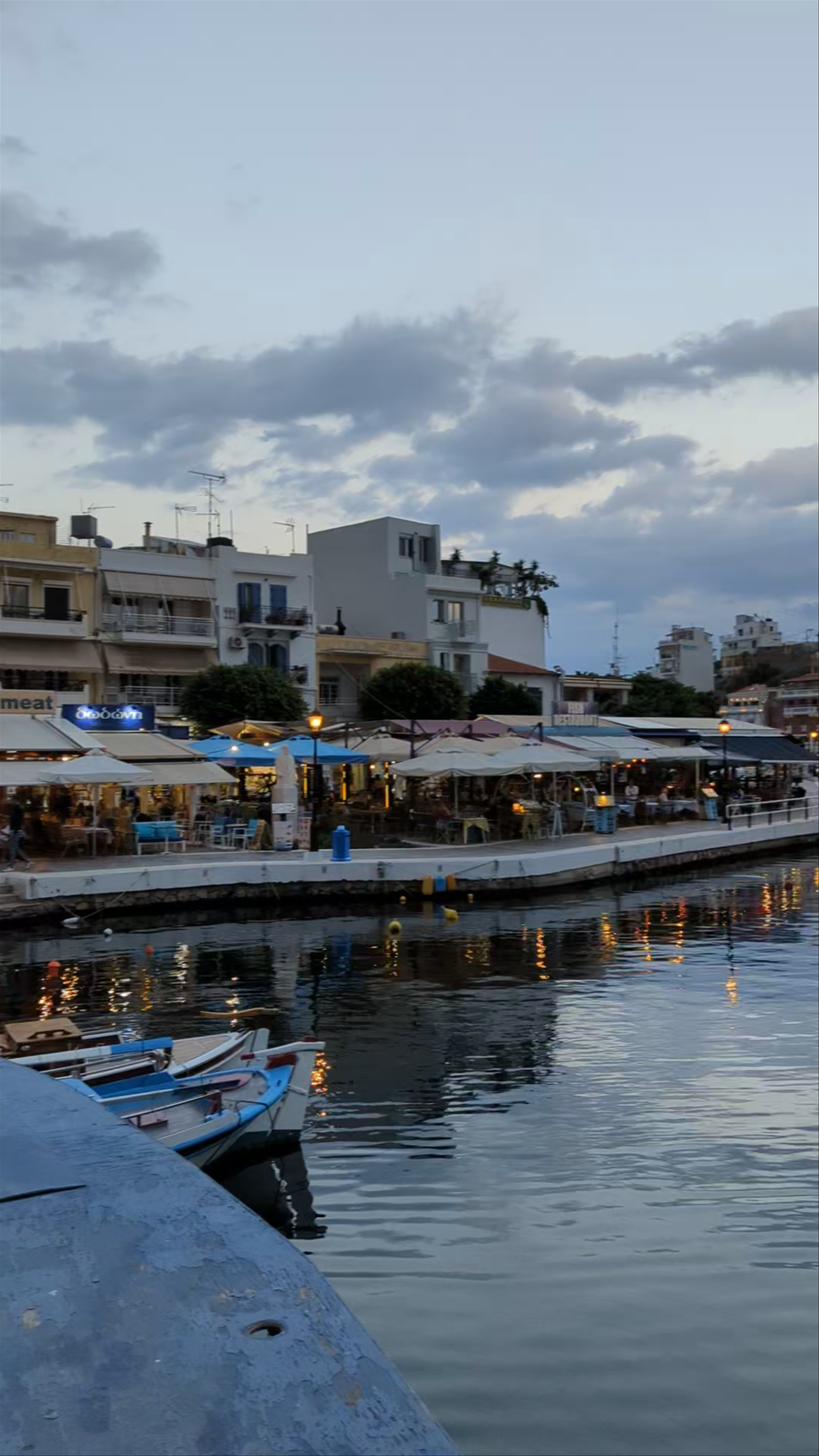 Limni Voulismeni: Twilight Serenity in Agios Nikolaos, Greece
