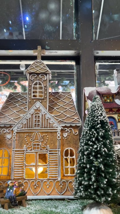 Irish Cottage - Holiday decorations - Irish Near Me - Forest Hills, New York