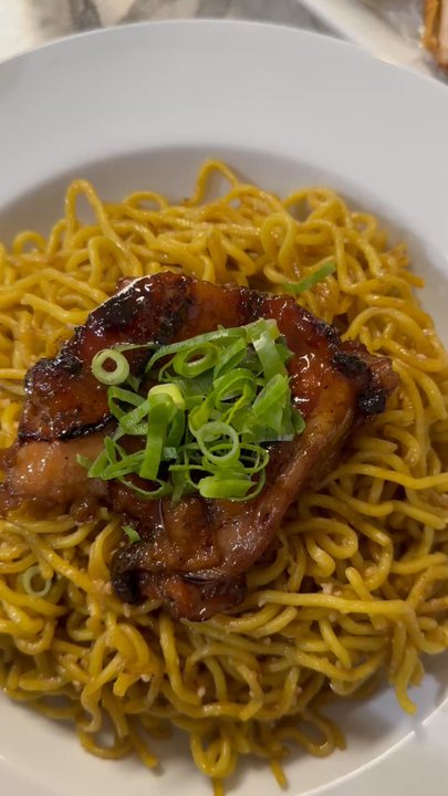 Da Kitchen Maui - Garlic Noodles & Chicken Katsu - Hawaiian Near Me - Kihei, Hawaii