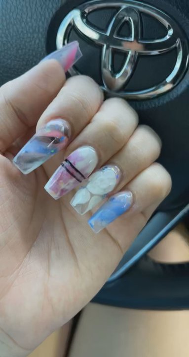 Roxy’s Salon - set from last yr may - Nail Salons Near Me - Hilo, Hawaii