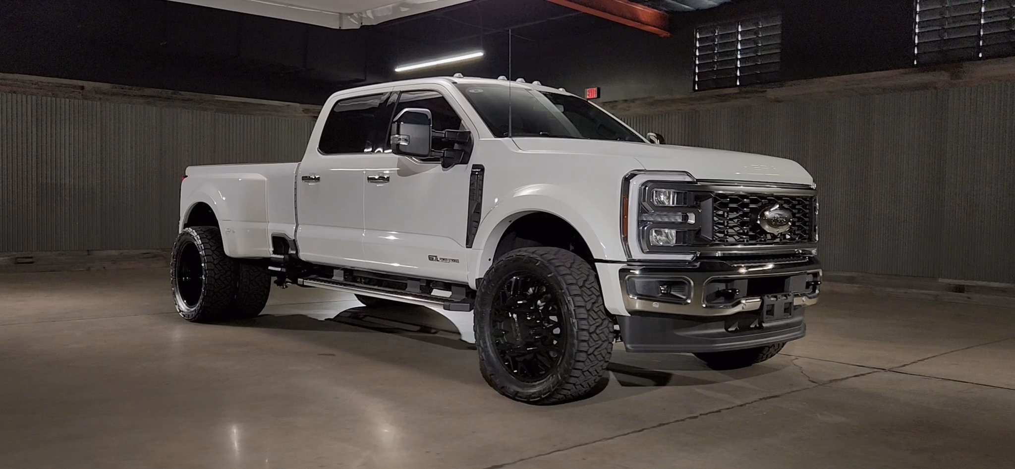 Lifted Trucks - #T33795 - 2026 Ford F-450 Super Duty Lariat Crew Cab
