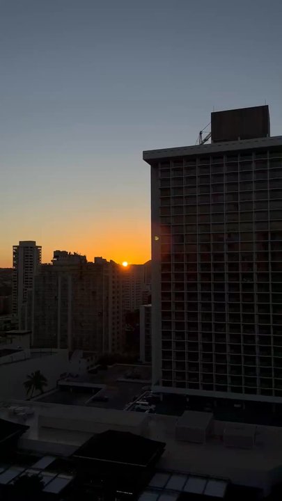 Outrigger Waikiki Beachcomber Hotel - The 17 floor ocean view at sunrise - Hotels Near Me - Honolulu, Hawaii