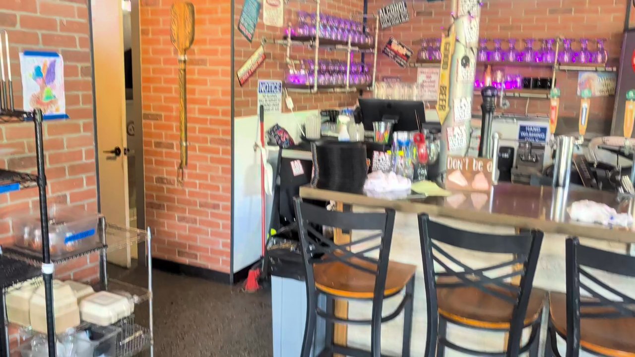 Black Rock Pizza - Inside. Plenty of space. - Pizza Near Me - Kihei, Hawaii