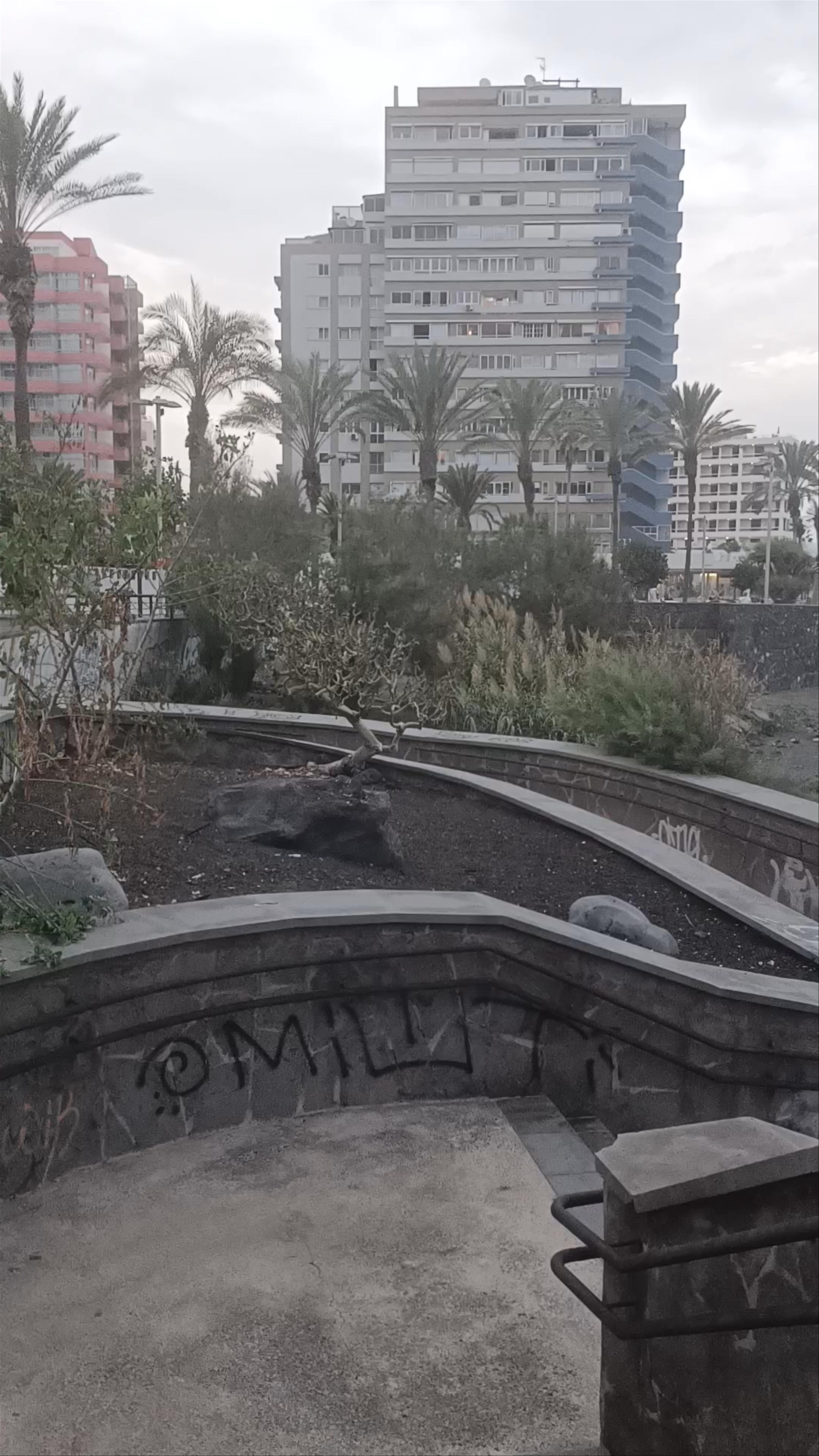 Playa de Martiánez: Moody Coastal Stroll in Puerto de la Cruz