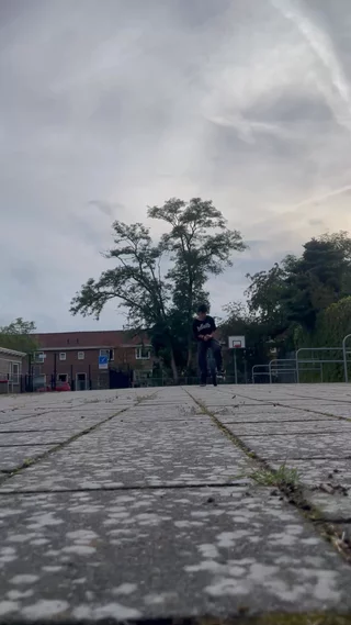 riu submission: 180 flip - fakie flip