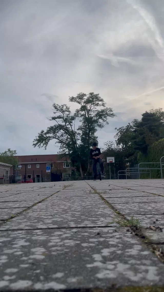 riu submission: 180 flip - fakie flip