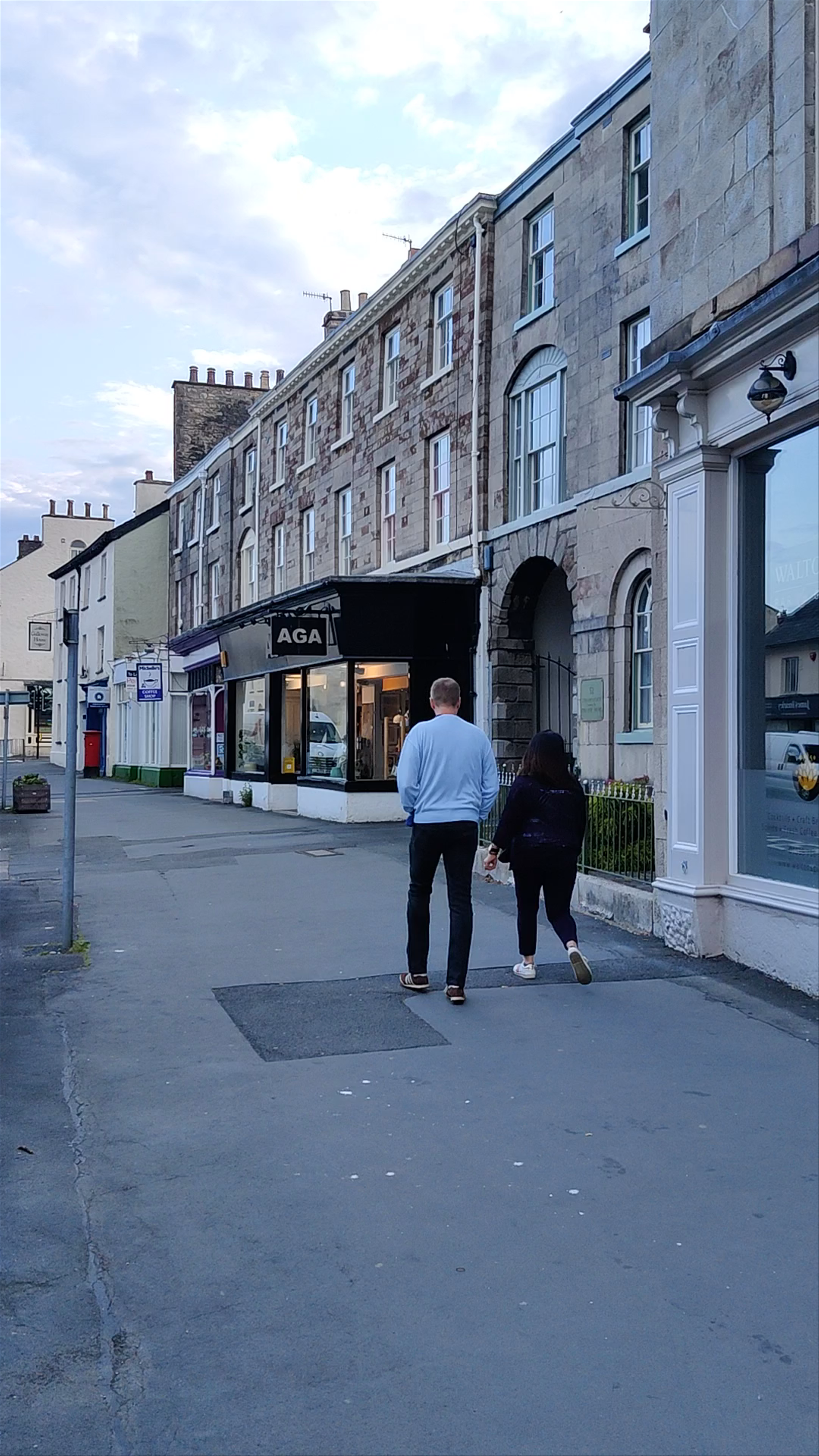 Walton's Bar and Grill