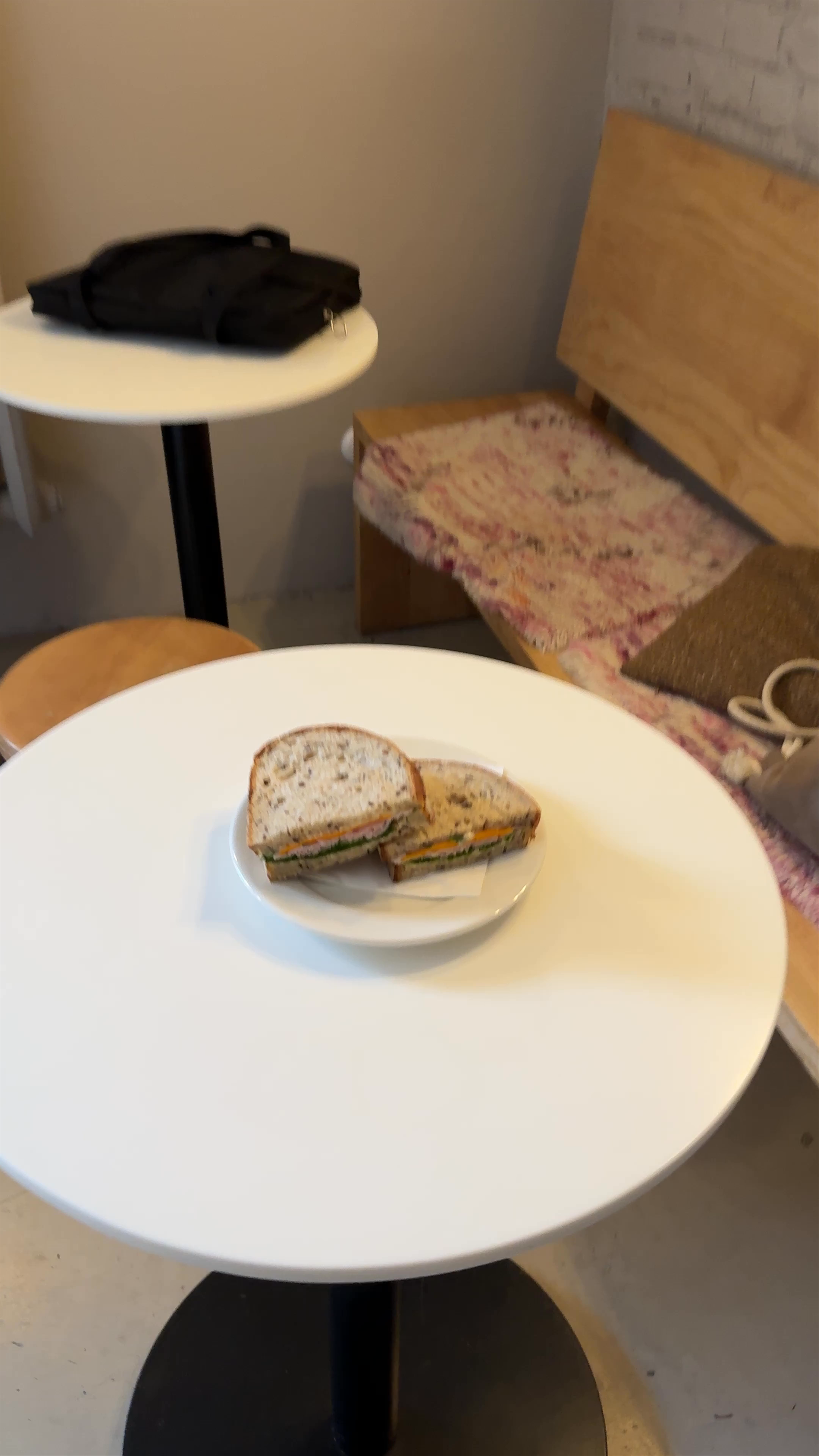Ministerstwo Kawy: Cozy Café Vibes in Warsaw