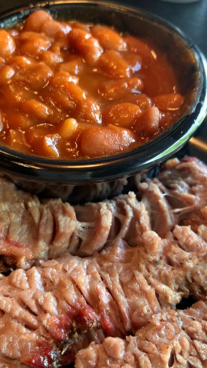 Hole In The Wall Bbq - Demo of brisket tenderness - Barbeque Near Me - Springfield, Oregon