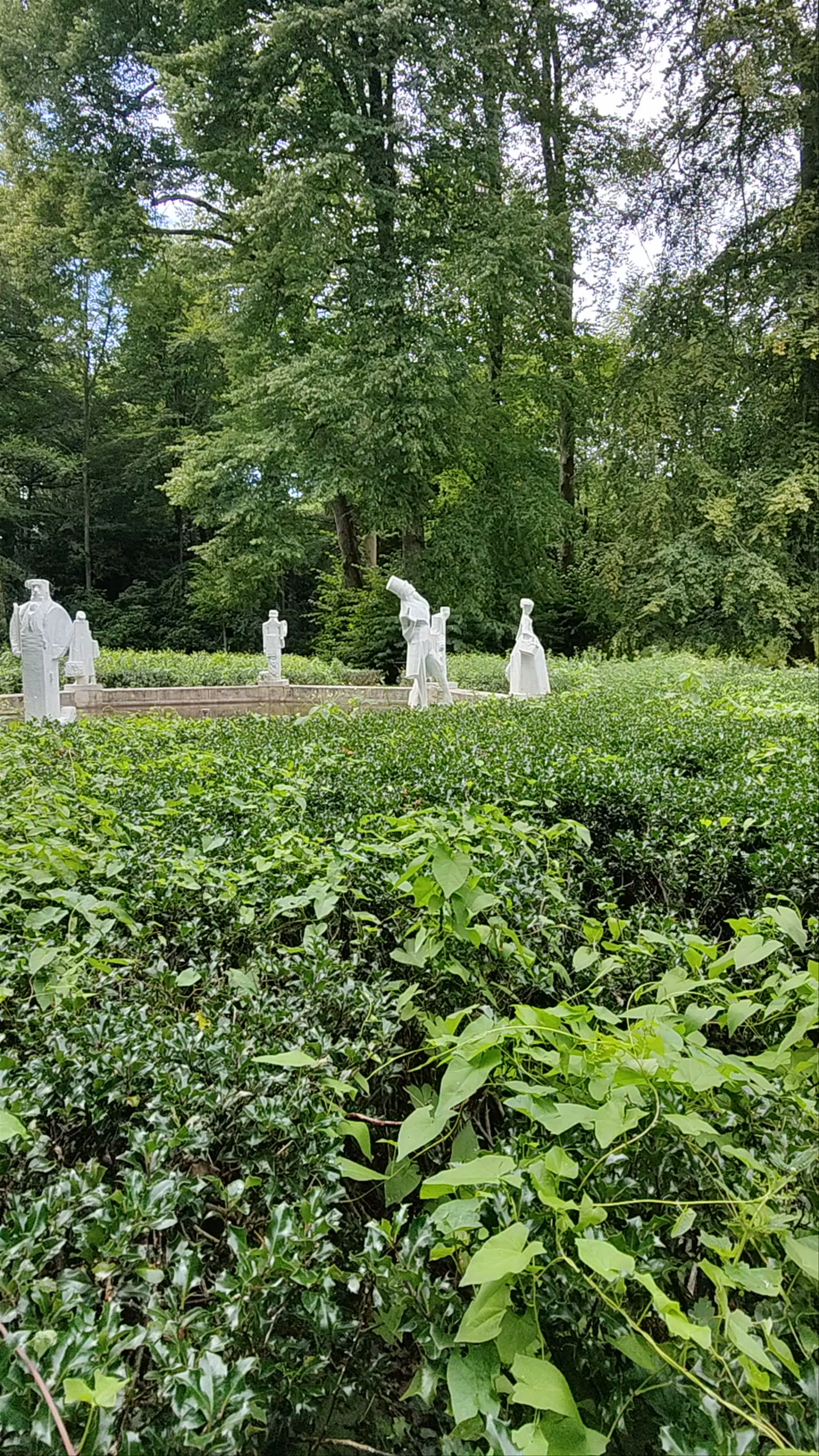 Hildebrand Monument: A Serene Statue Garden in Haarlem