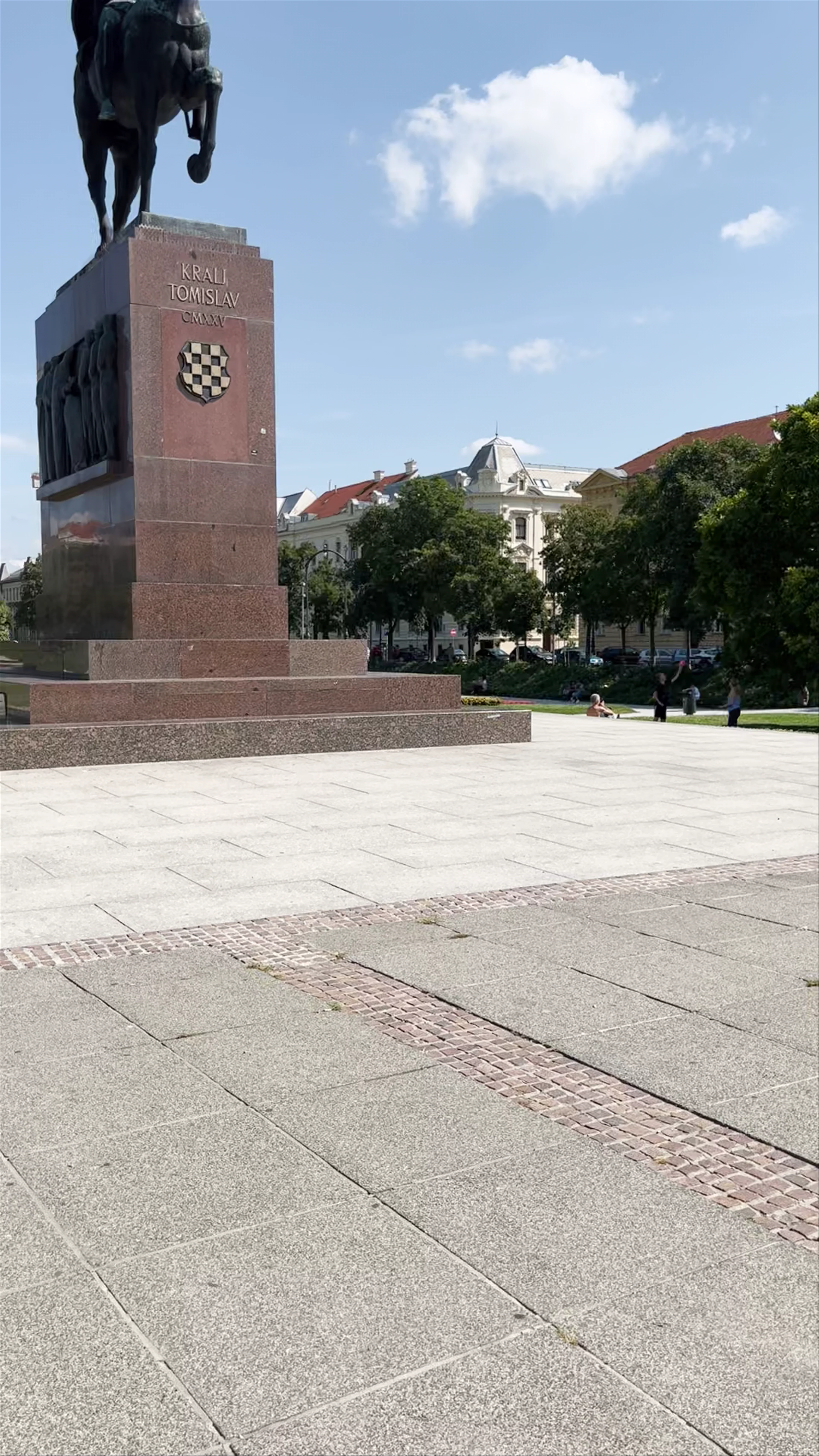 Spomenik kralju Tomislavu, Trg Kralja Tomislava