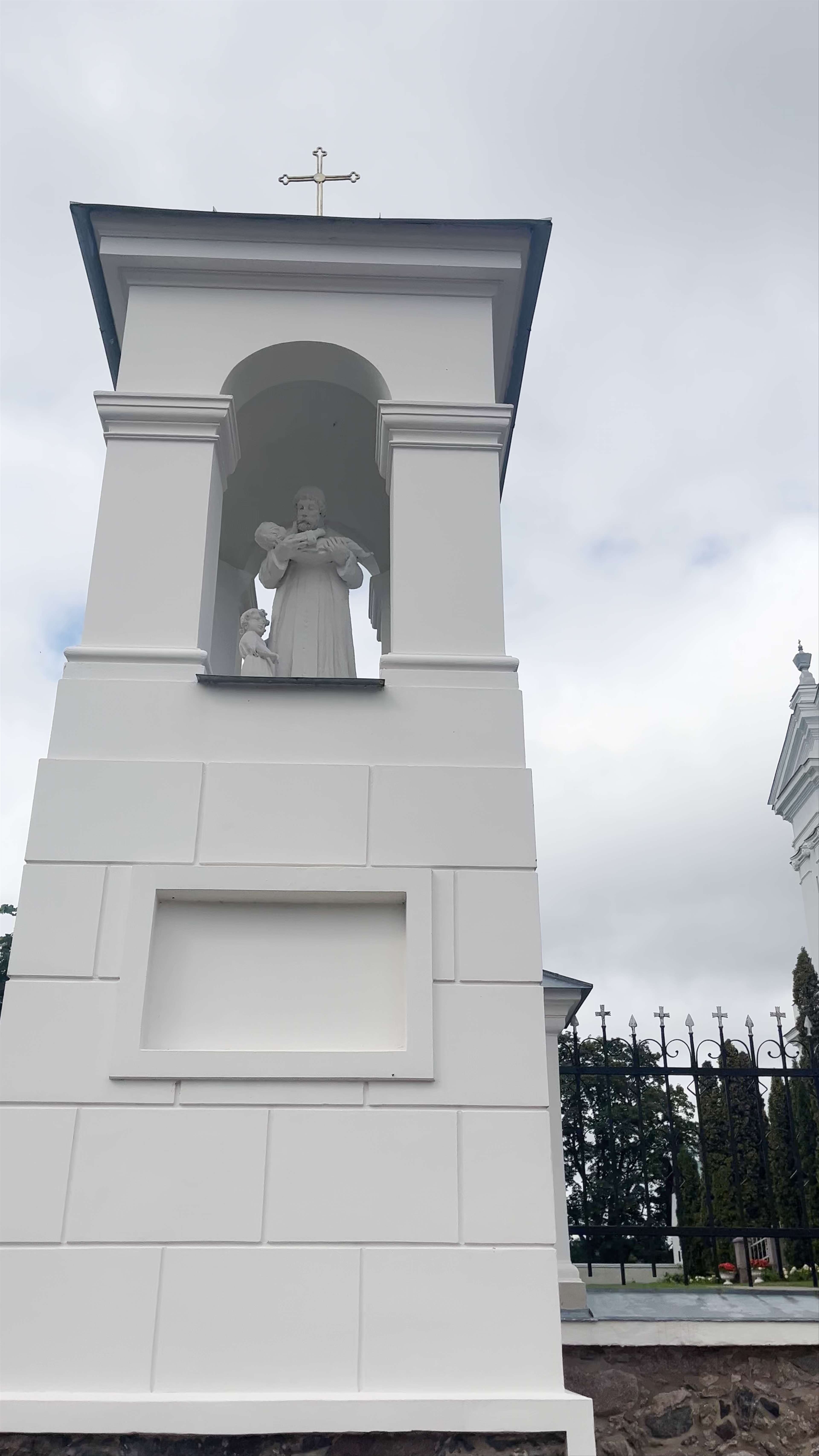 Краславский римско-католический костел св. Людовика: Historic Catholic Church in Krāslava, Latvia