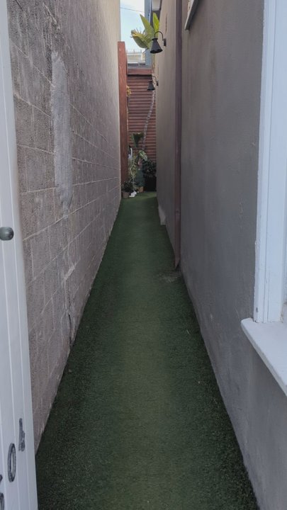 Round Willow Yoga - Path Leading to Studio - Yoga Near Me - Manhattan Beach, California