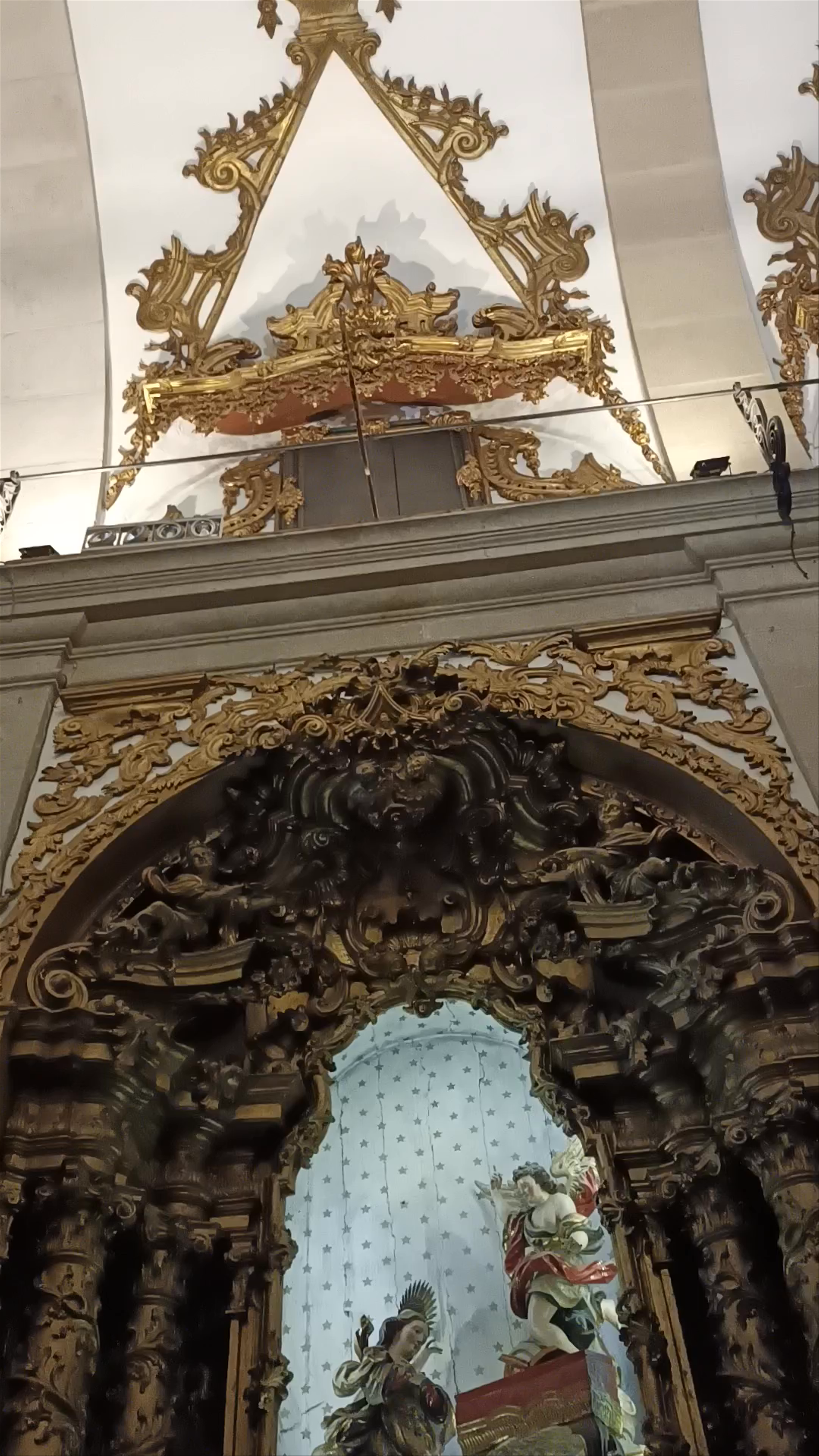 Igreja dos Carmelitas: Baroque Splendor in Porto, Portugal