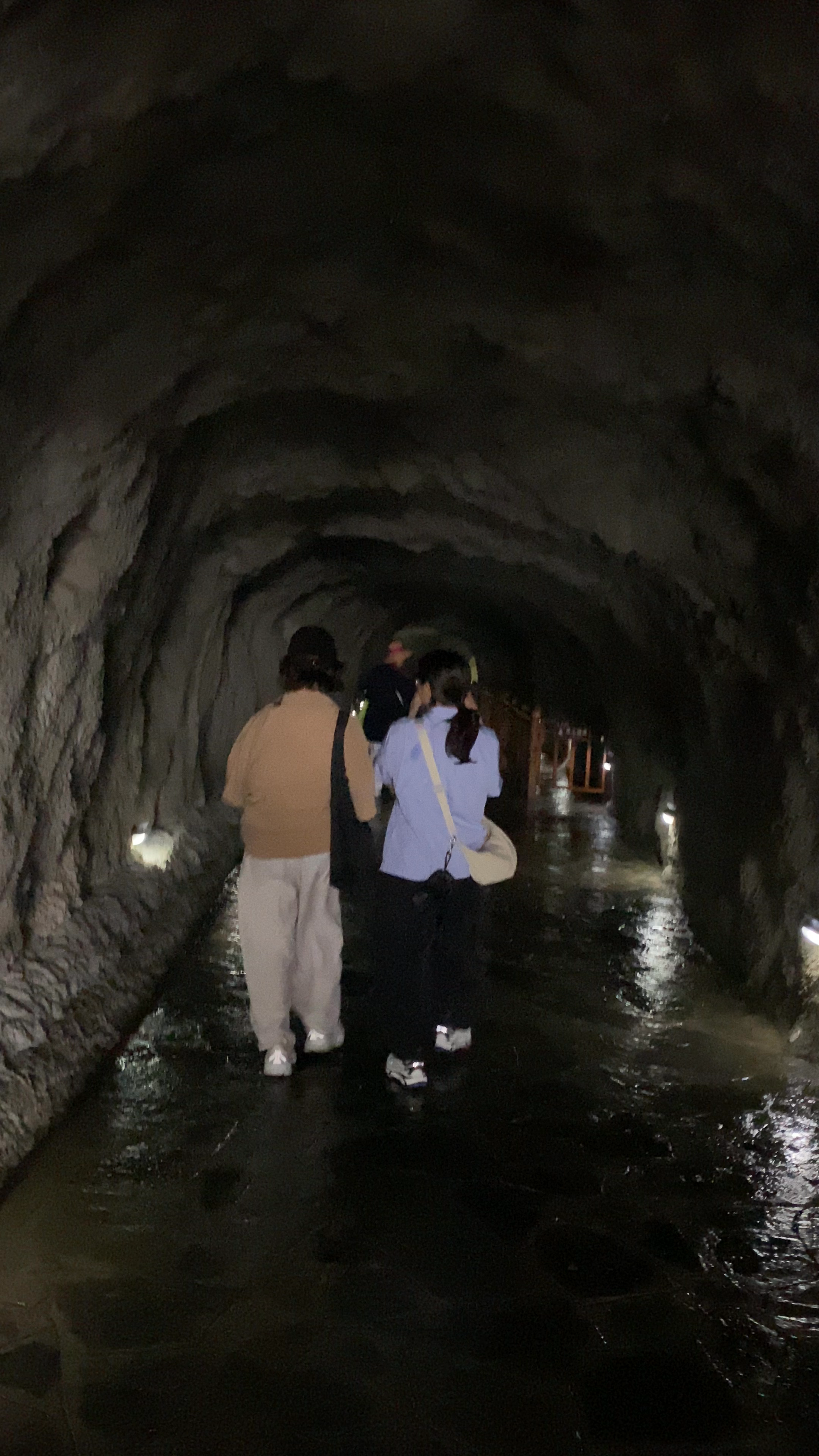 Exploring the Mystical Furong Cave in Wulong District, Chongqing