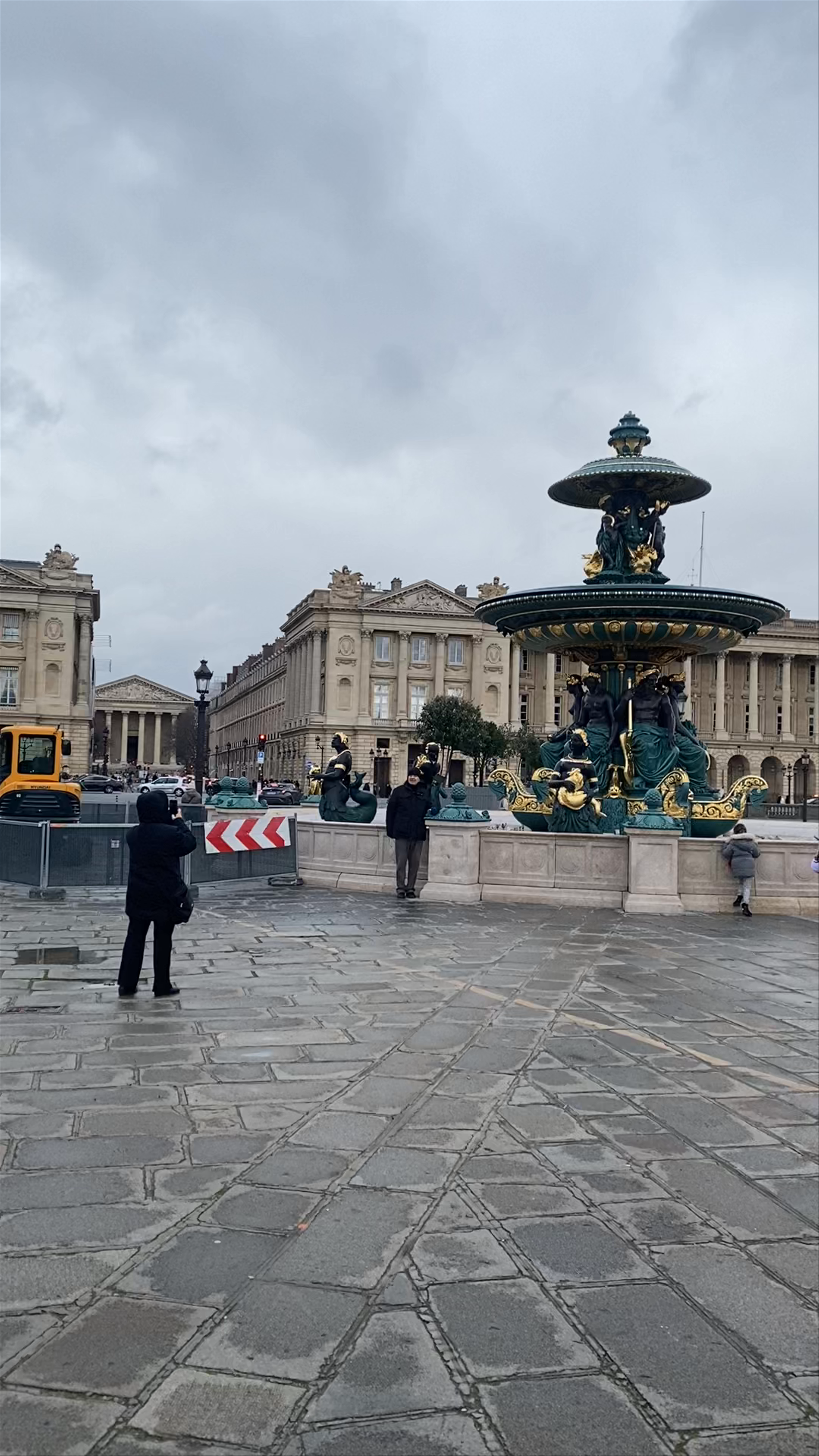 Place de la Concorde: Parisian Grandeur Amid Winter Hues