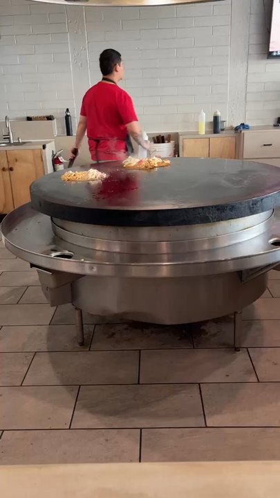Lee’s Mongolian Grill - Chef cooking up stir fries - Mongolian Near Me - Springfield, Oregon