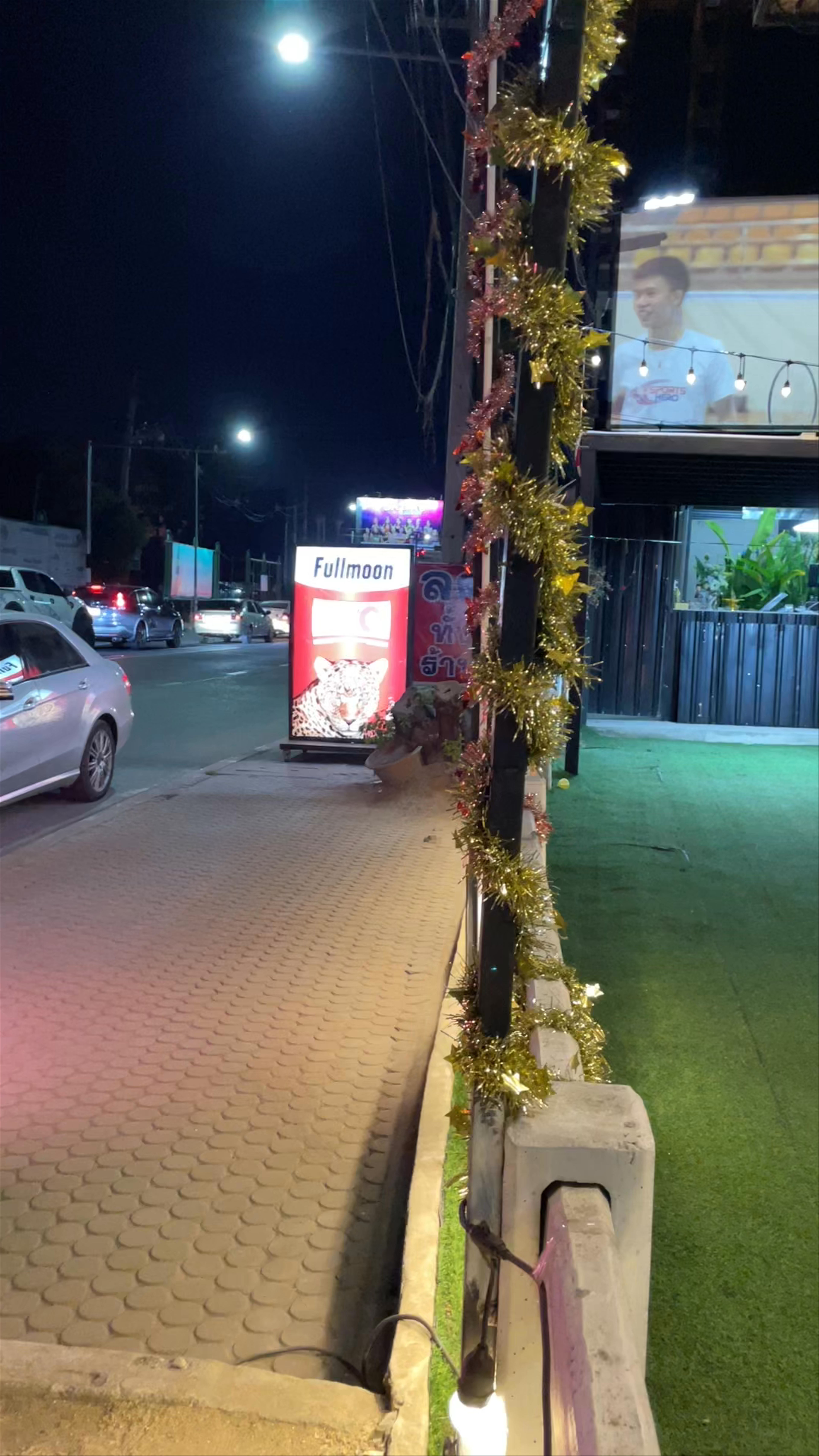 Fullmoon​ Chiangmai Atsadathon Road