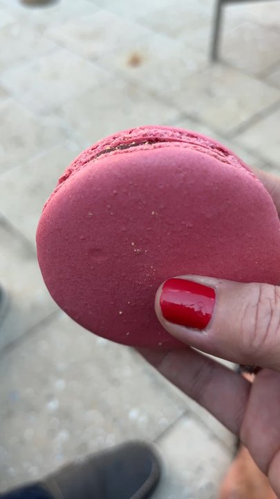 Ladurée - The biggest macaroon I've ever seen - Patisserie/Cake Shop Near Me - Miami, Florida