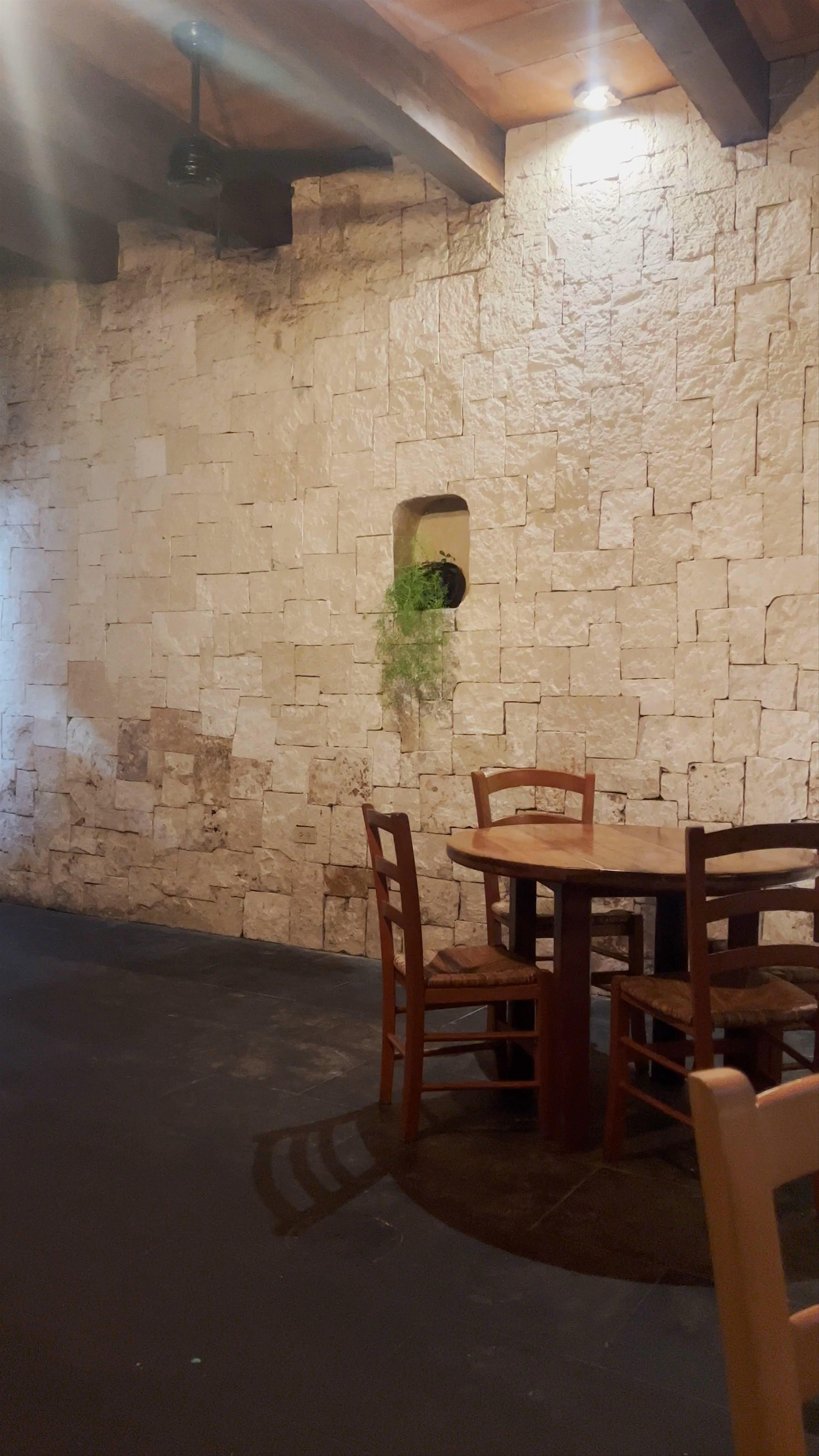 Amate 38 Ropa: Rustic Charm and Cozy Dining in Playa del Carmen