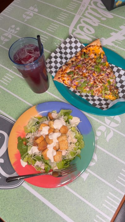 Sidelines Pizzeria - $15.95 lunch combo - Pizza Near Me - Klamath Falls, Oregon