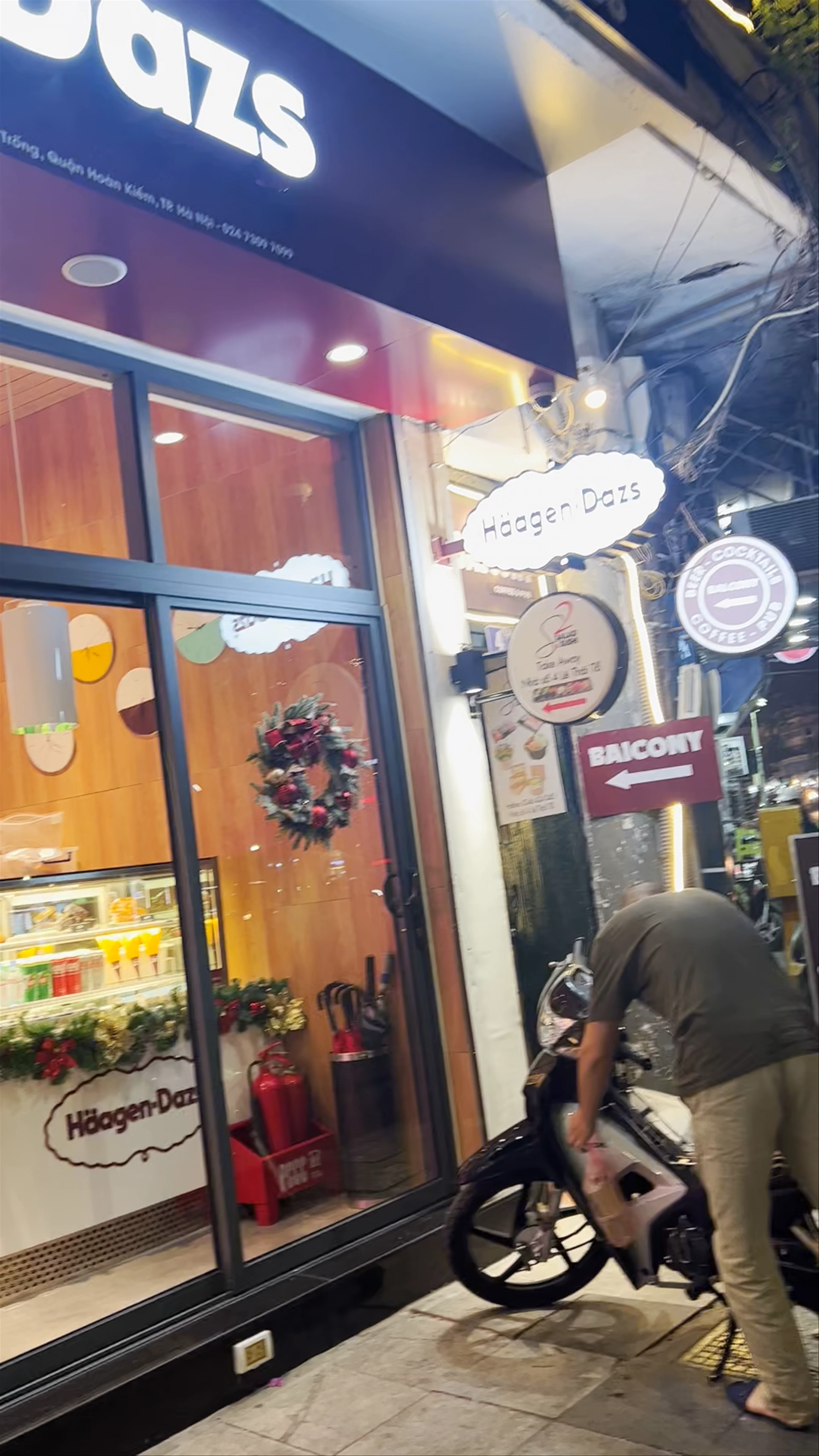 Häagen-Dazs, Phố Lê Thái Tổ, Hoàn Kiếm, Hanoi, Vietnam
