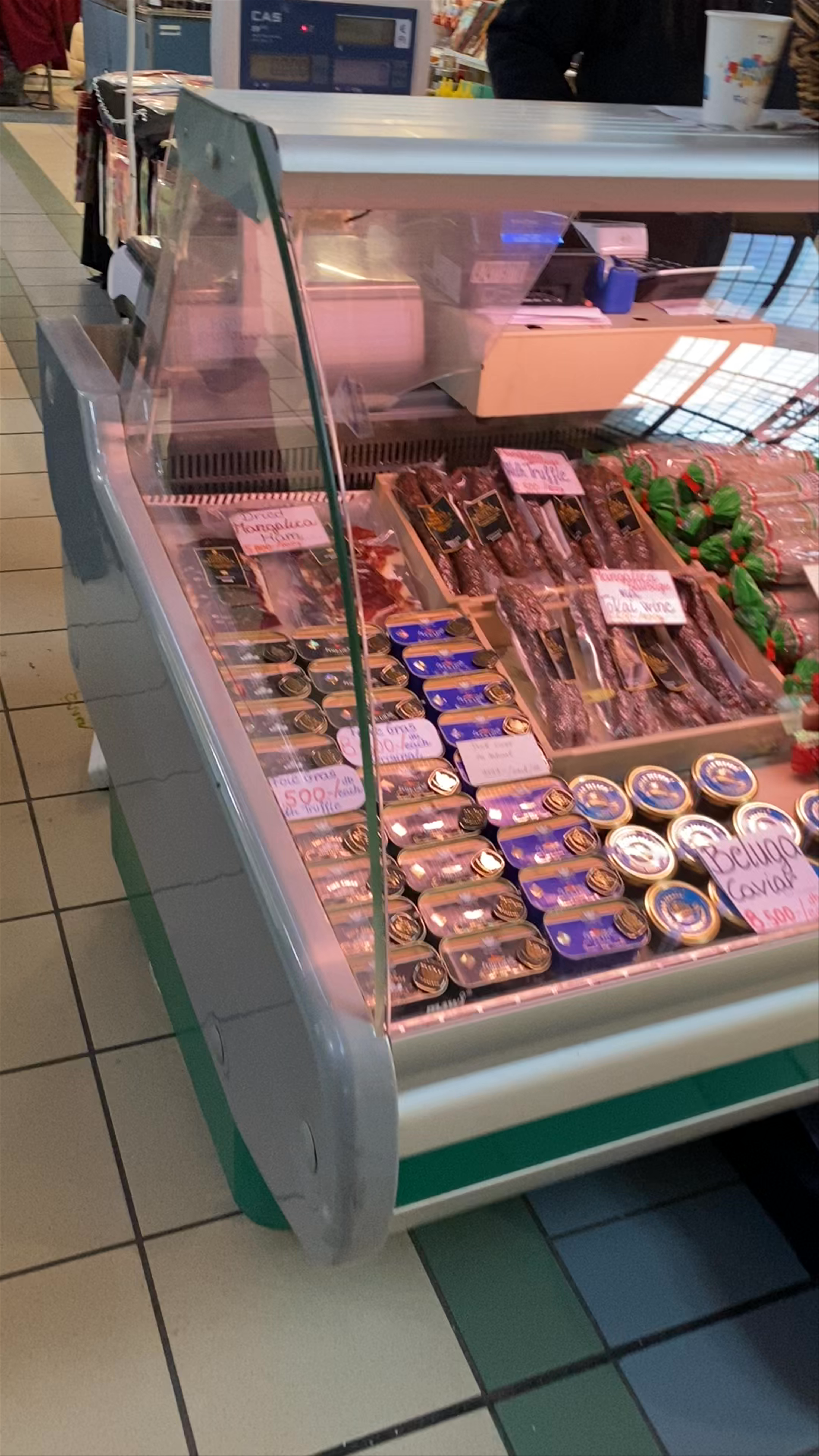Mercado Central de Budapest: A Bustling Hungarian Food & Craft Experience