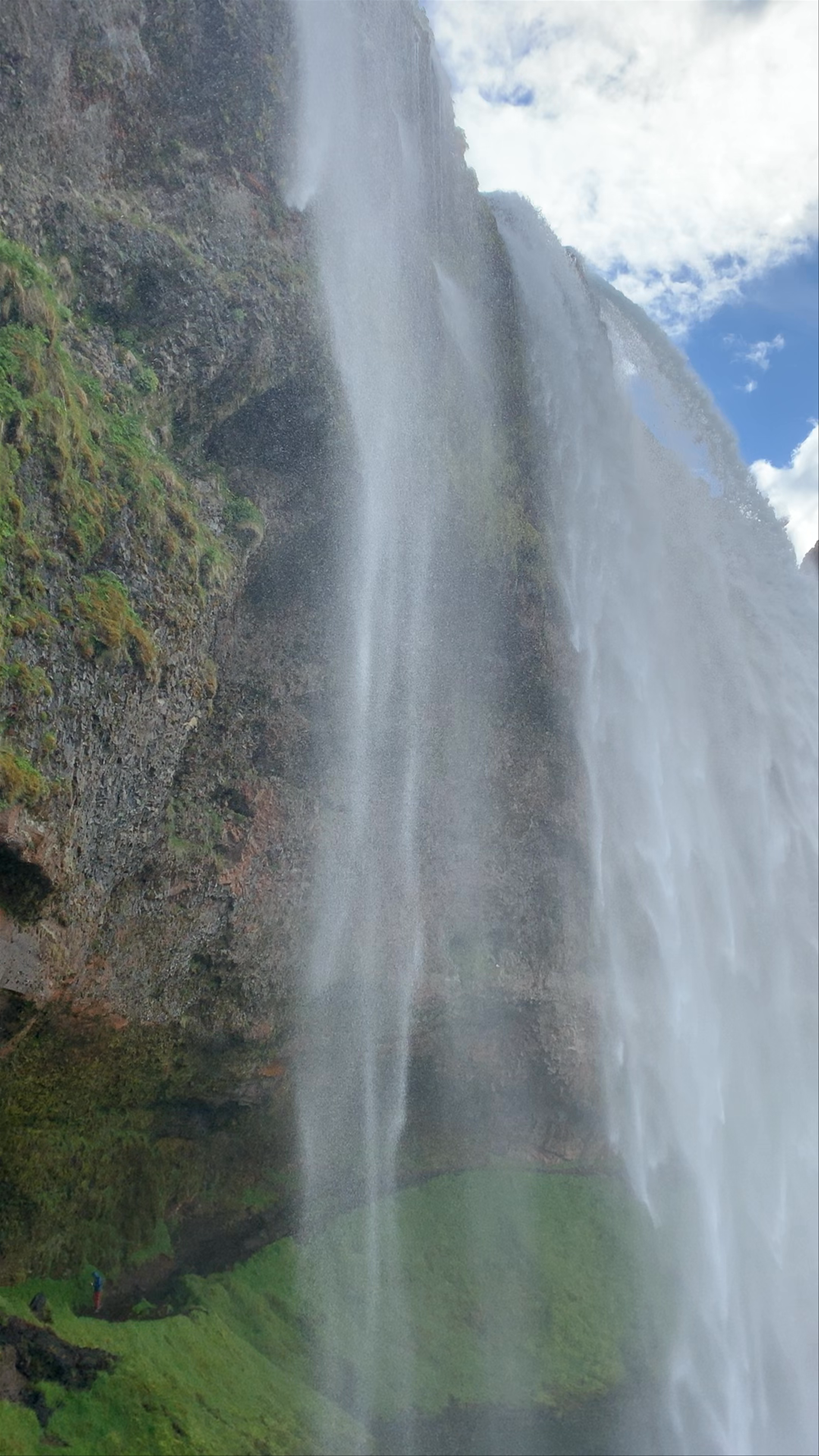 Seljalandsfoss Waterfall: Majestic Icelandic Wonder