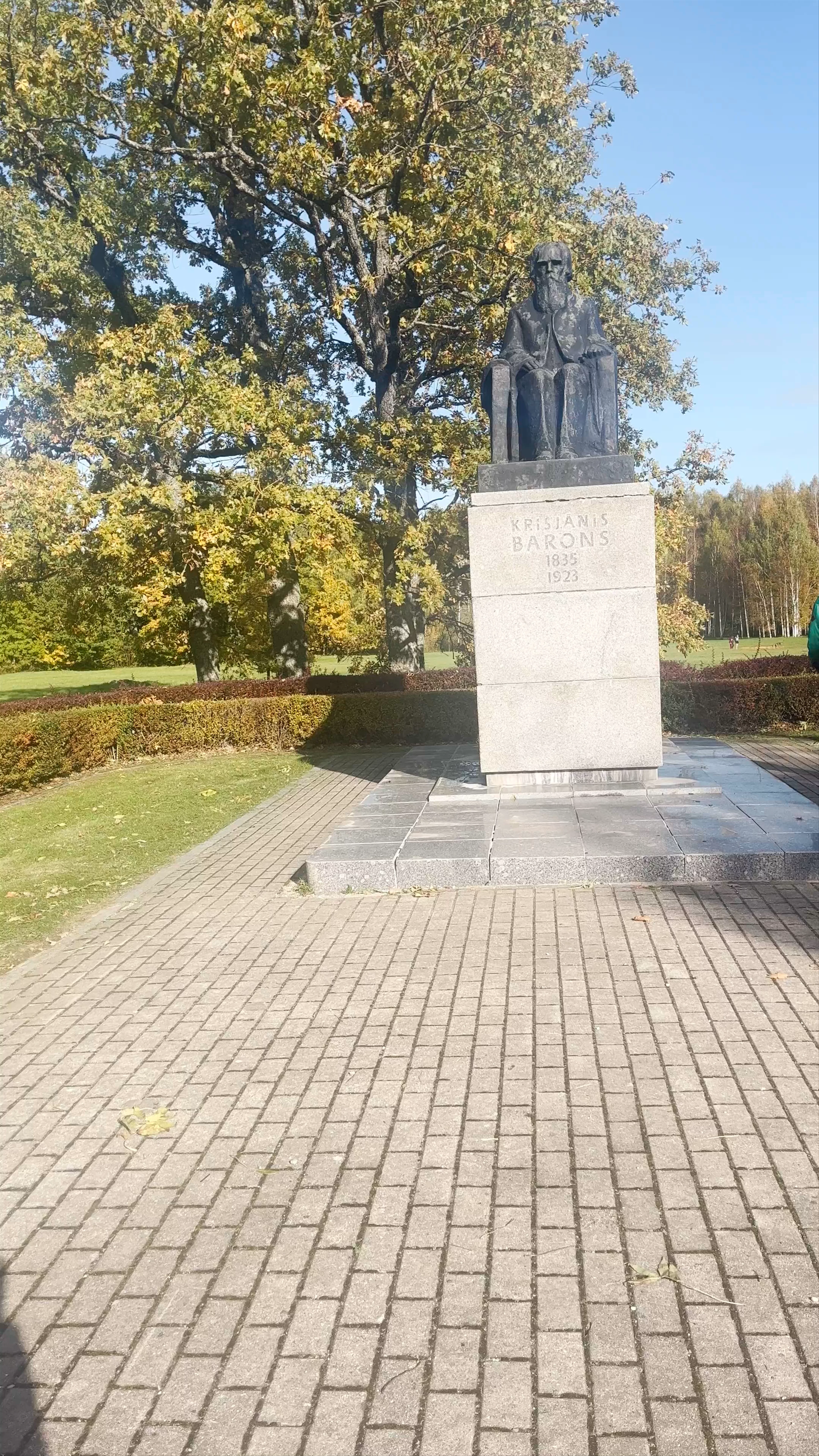 Krišjānis Barons Monument, Līvkalna iela, Sigulda