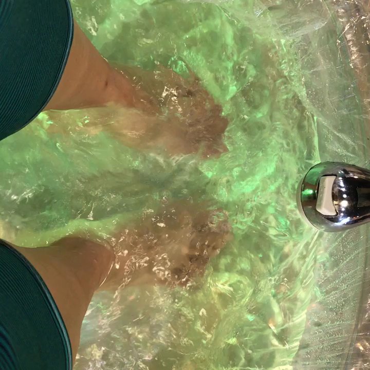 Pearl Nails - Automatically changes the colors. Cool beans! - Nail Salons Near Me - Puyallup, Washington