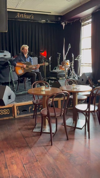 Arthur's Pub - Live music - Bars Near Me - Dublin, D