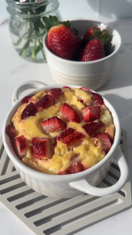 Strawberry Yoghurt Bake