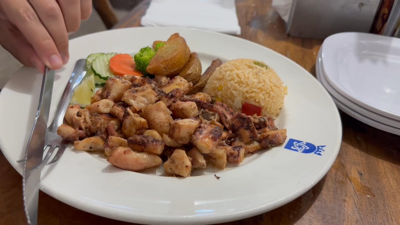Va que va - The octopus was delicious - Seafood Near Me - Cancún, ROO